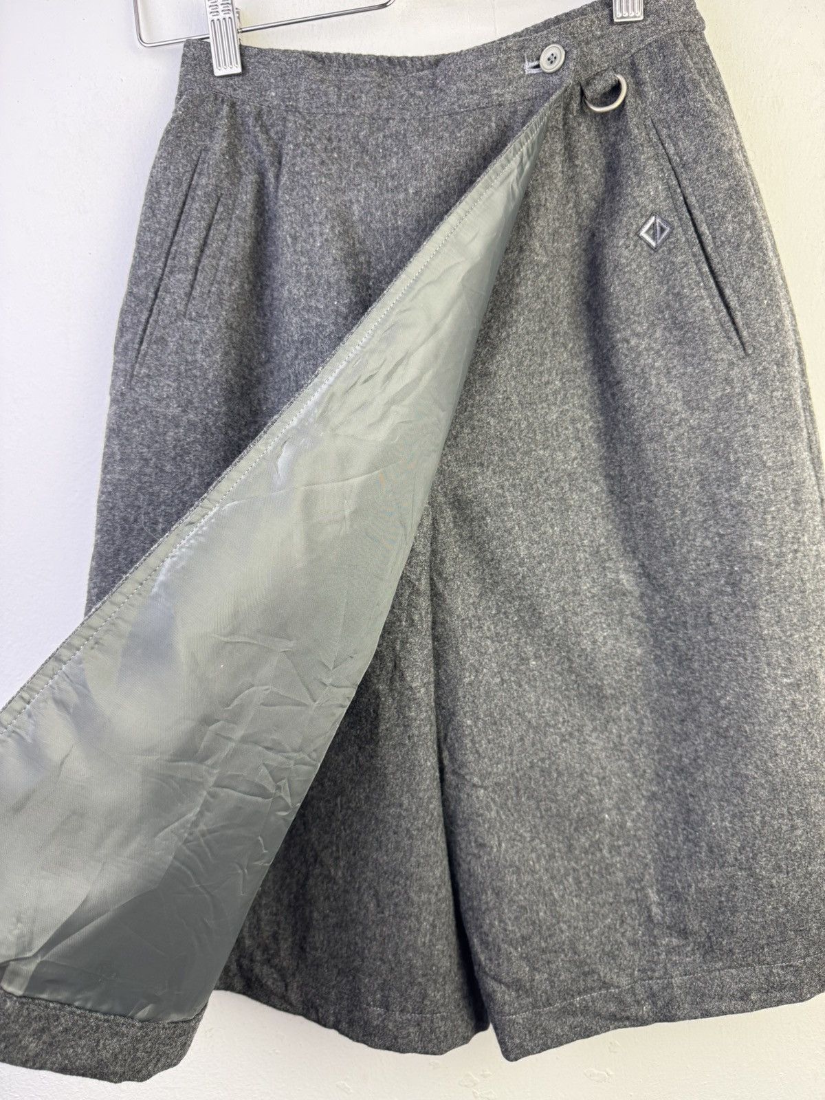 Christian Dior Monsieur Vintage Christian Dior Sport Short Pants Midi Skirt Size 26" / US 2 / IT 38 - 6 Thumbnail