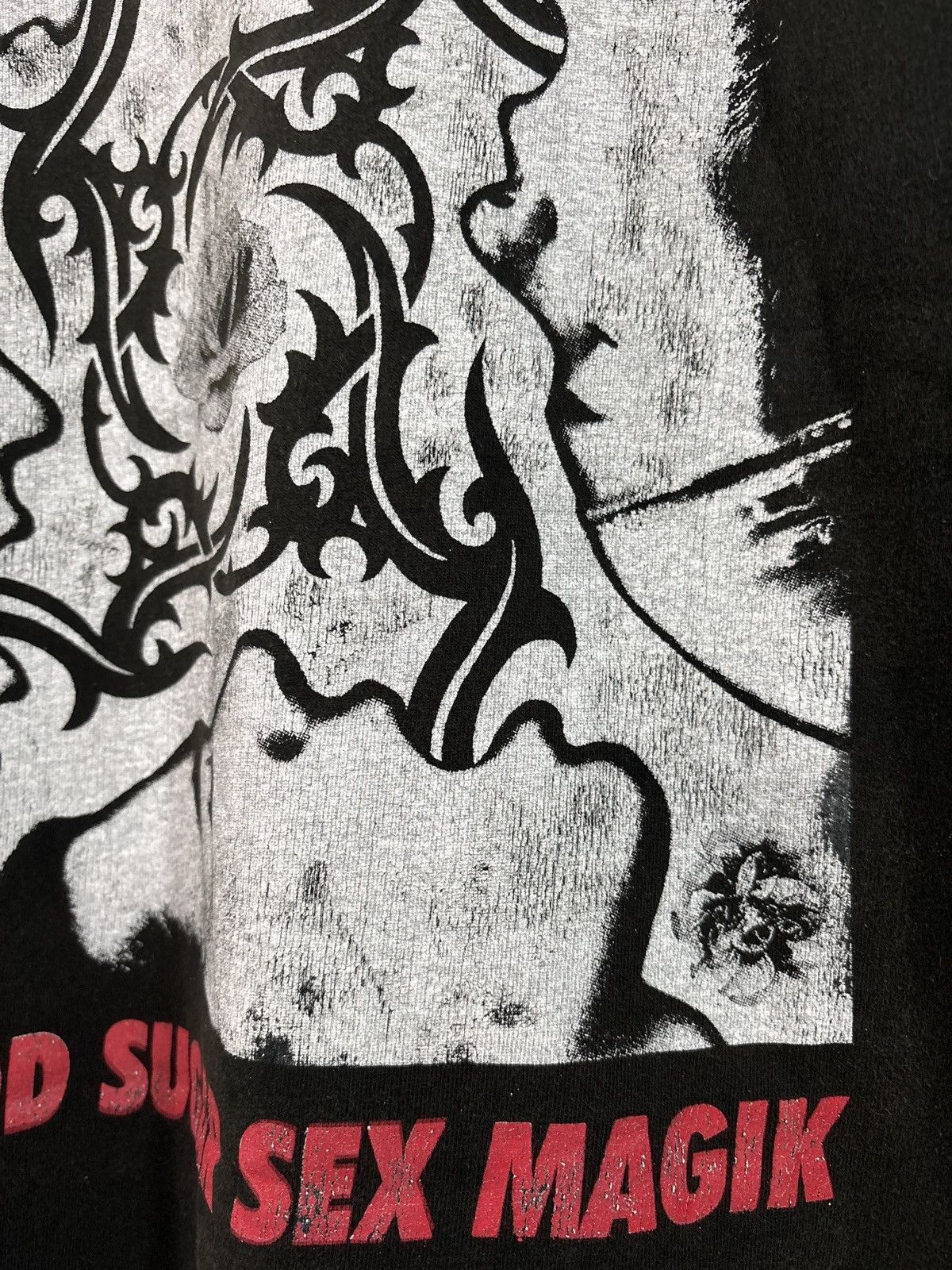 Band Tees Vintage Europ "Red Hot Chilli Peppers" T-shirt Size US XL / EU 56 / 4 - 5 Thumbnail