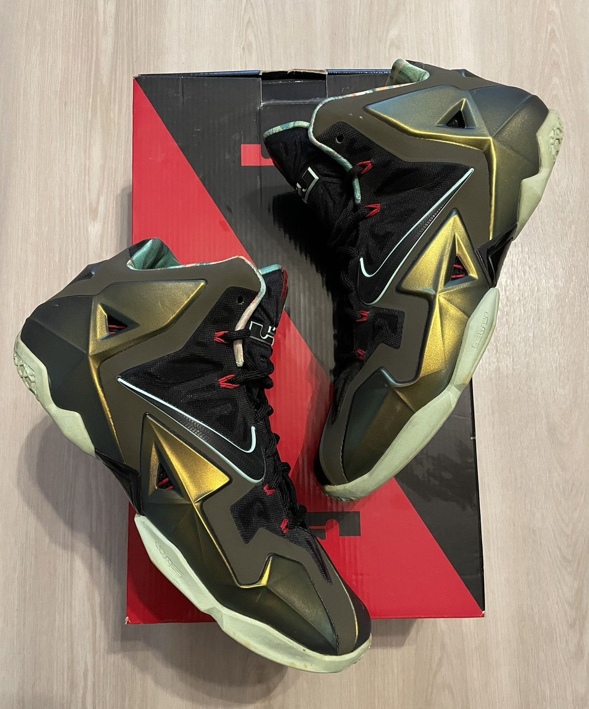 Designer × Nike Nike LeBron 11 Kings Pride Original Box And Receipt Sz 9.5 Size US 9.5 / EU 42-43 - 1 Thumbnail