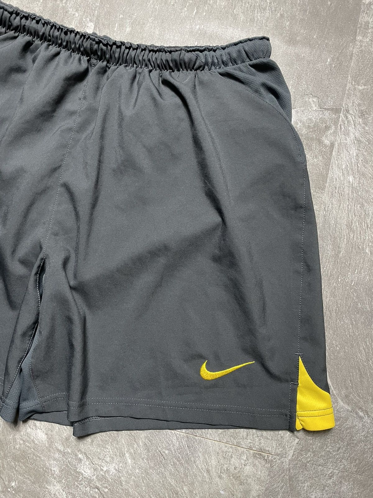 Nike Vintage Nike Arsenal 2007 2008 Away Football Soccer Shorts Size US 34 / EU 50 - 3 Thumbnail