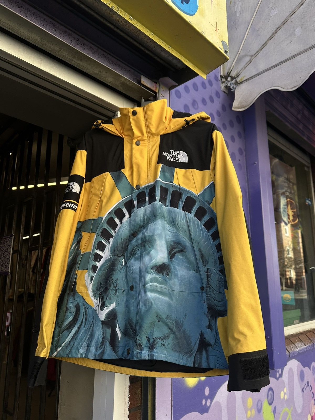 Supreme × The North Face Supreme x The North Face Statue of Liberty Mountain Jacket Size US M / EU 48-50 / 2 - 1 Thumbnail