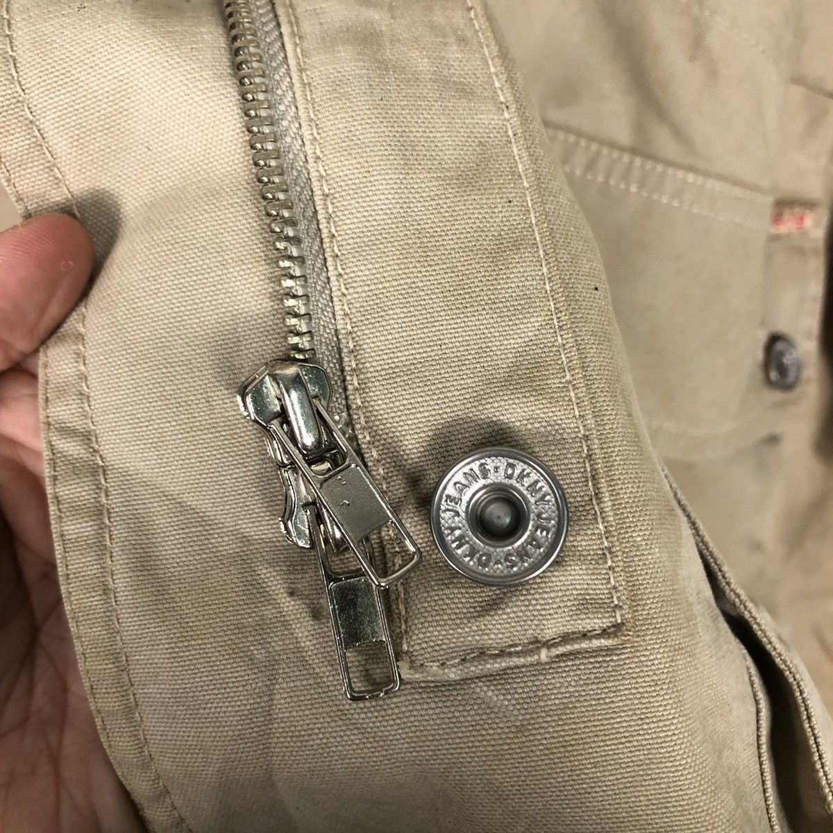 Japanese Brand DKNY Jeans Khaki Field Jacket – 90s Workwear Style Size US M / EU 48-50 / 2 - 17 Thumbnail