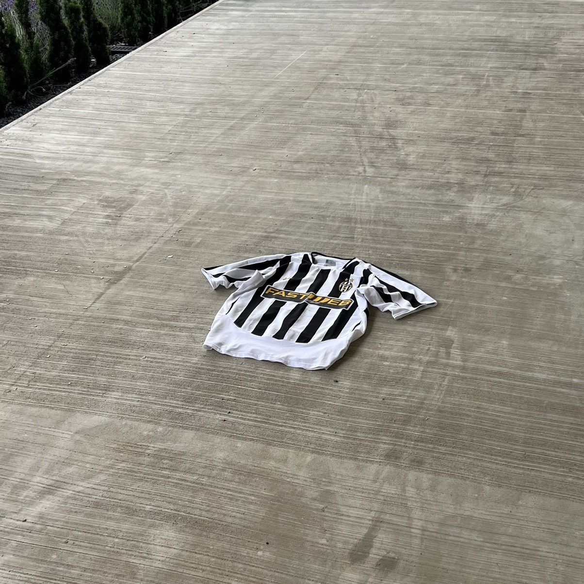 Vintage Nike Vintage Big Logo Juventus FastWeb T-Shirt Size US M / EU 48-50 / 2 - 2 Thumbnail