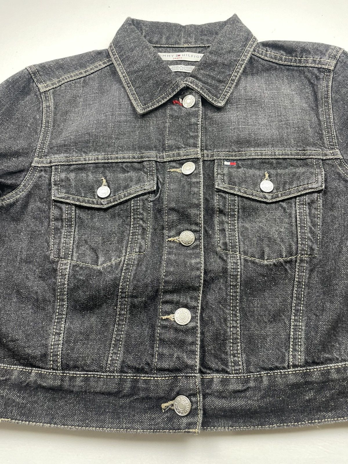 Tommy Hilfiger Tommy Hilfiger Cropped Denim Jacket Featuring Branded Button Size M / US 6-8 / IT 42-44 - 3 Thumbnail
