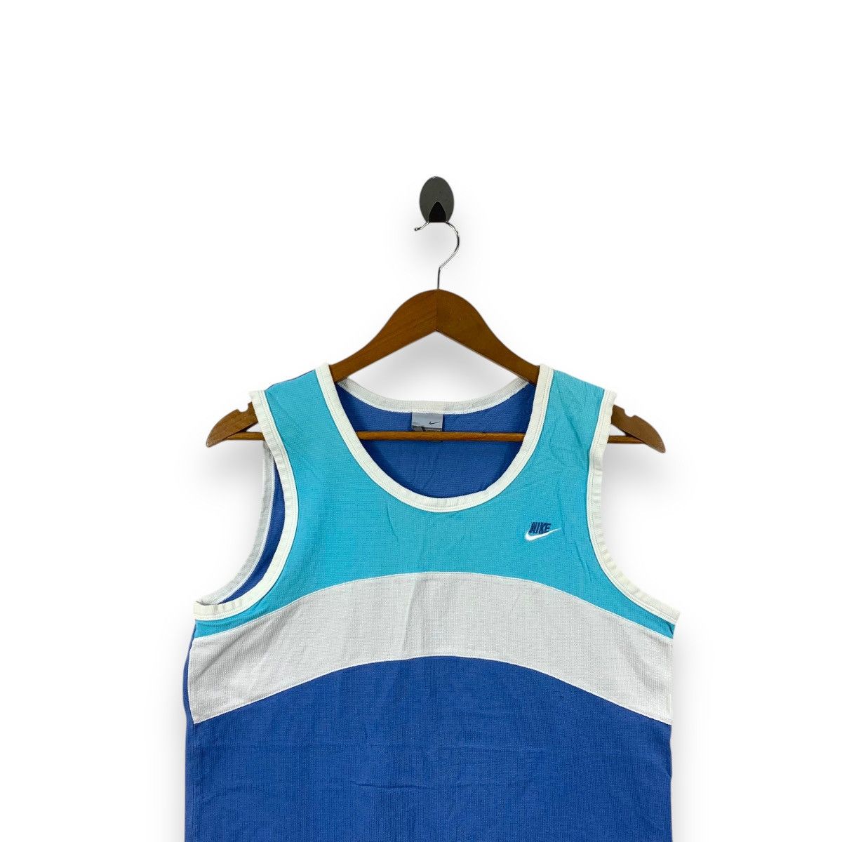 Nike Vintage NIKE SPORTSWEAR Embroidered Logo Tank Top Tee Shirt Size US L / EU 52-54 / 3 - 2 Thumbnail