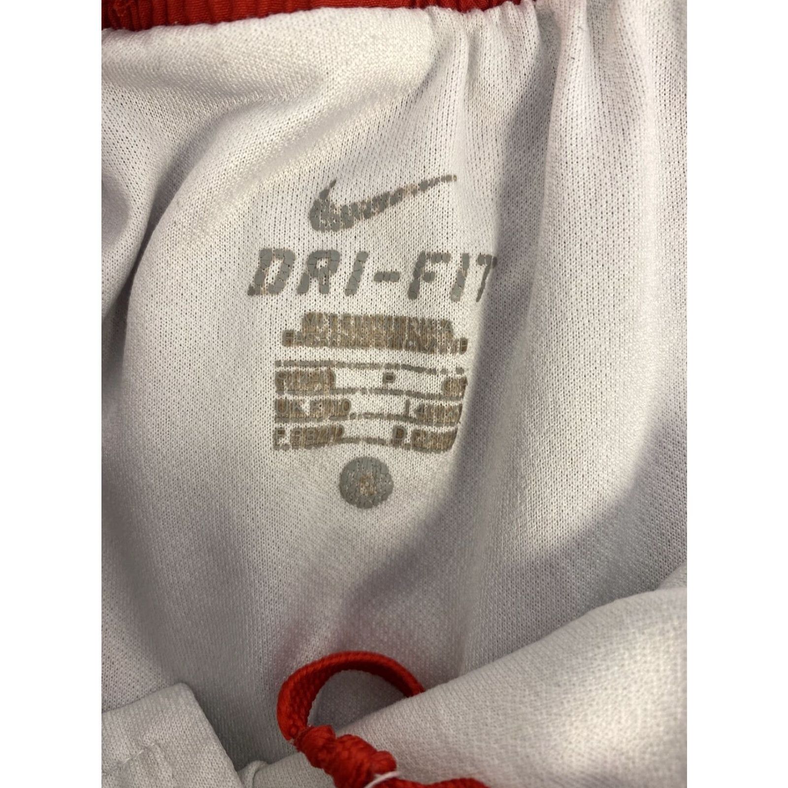 Nike Nike Women Red Athletic Shorts S Red / 97-37 High Rise Polyester Regular Inseam 3.25 in. Activewear Pants Style Athletic Fit Brand Nike Women Red Size 28" / US 6 / IT 42 - 8 Thumbnail