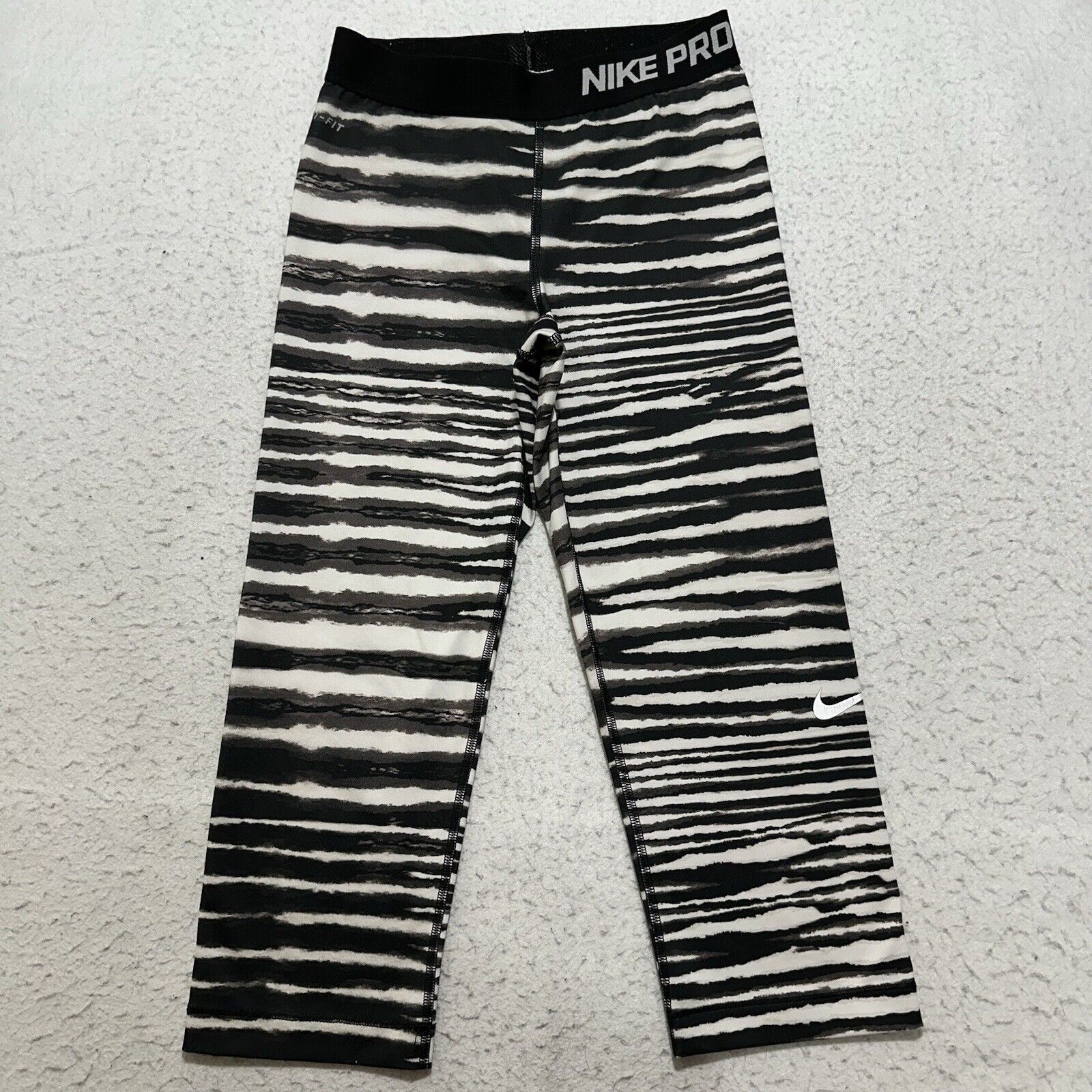 Nike Nike Pro Small Capri Length Compression Athletic Leggings Size 28" / US 6 / IT 42 - 1 Thumbnail