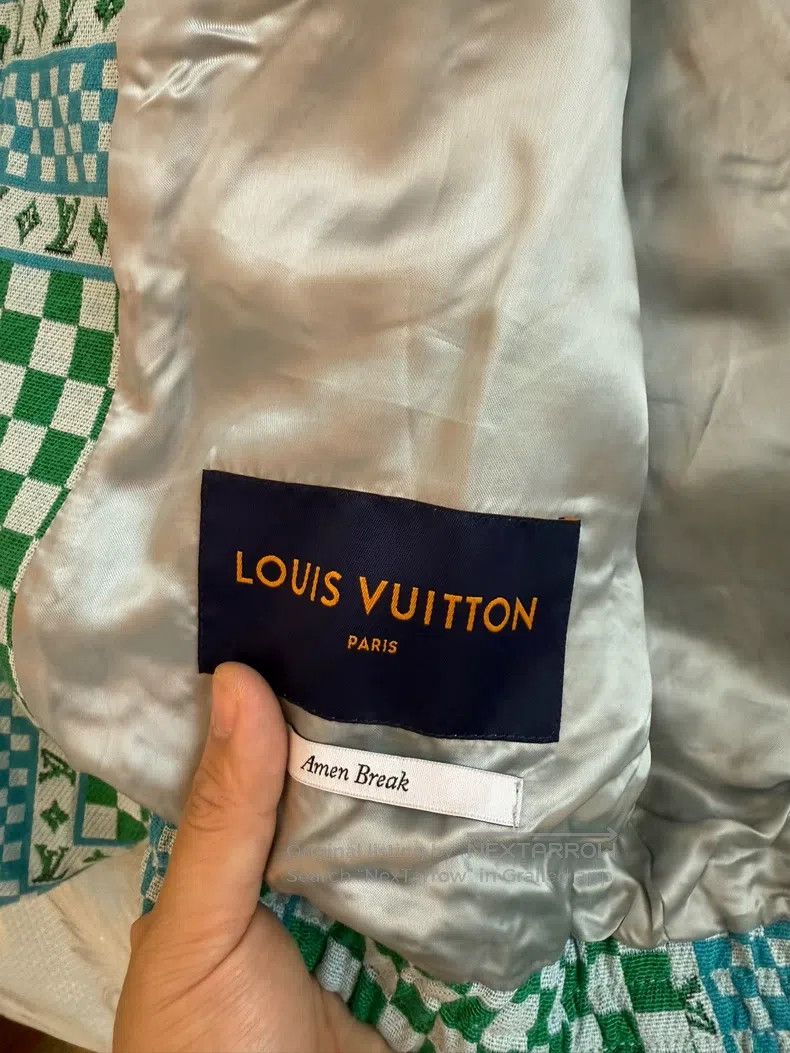 Louis Vuitton Louis Vuitton Full logo design jacket Size US M / EU 48-50 / 2 - 4 Thumbnail