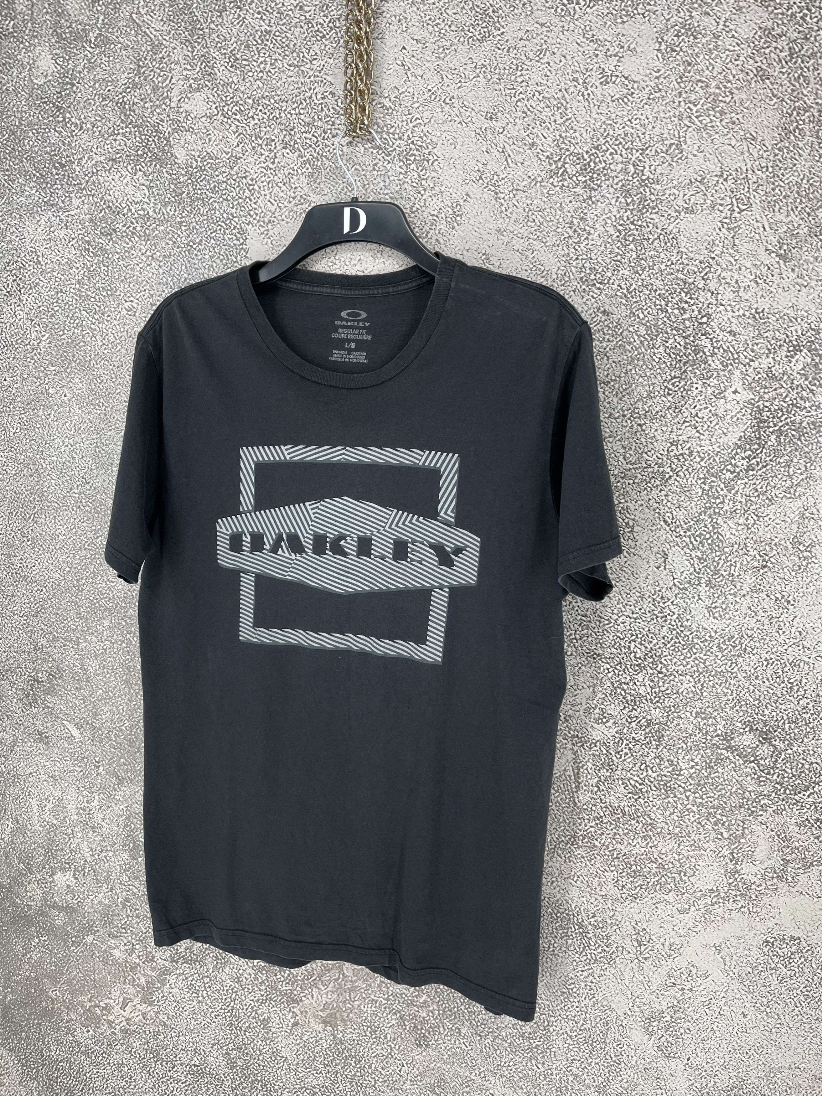 Oakley Oakley Vintage 3D Logo Y2K Archival 90s T shirt Size US L / EU 52-54 / 3 - 3 Thumbnail