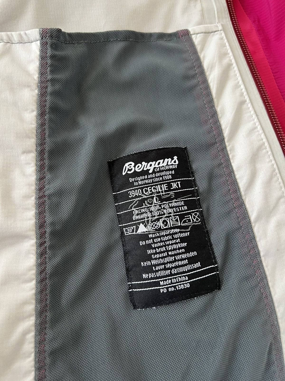 Bergans of Norway ‼️Bergans Of Norway Thin Hooded Cecilie Pro Gorpcore Jacket‼️ Size L / US 10 / IT 46 - 22 Thumbnail