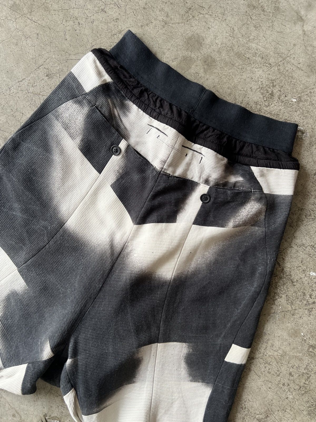 Julius Julius 7 - S/S14 “Ghost” - Geometric Drop Crotch Short Size US 30 / EU 46 - 8 Thumbnail