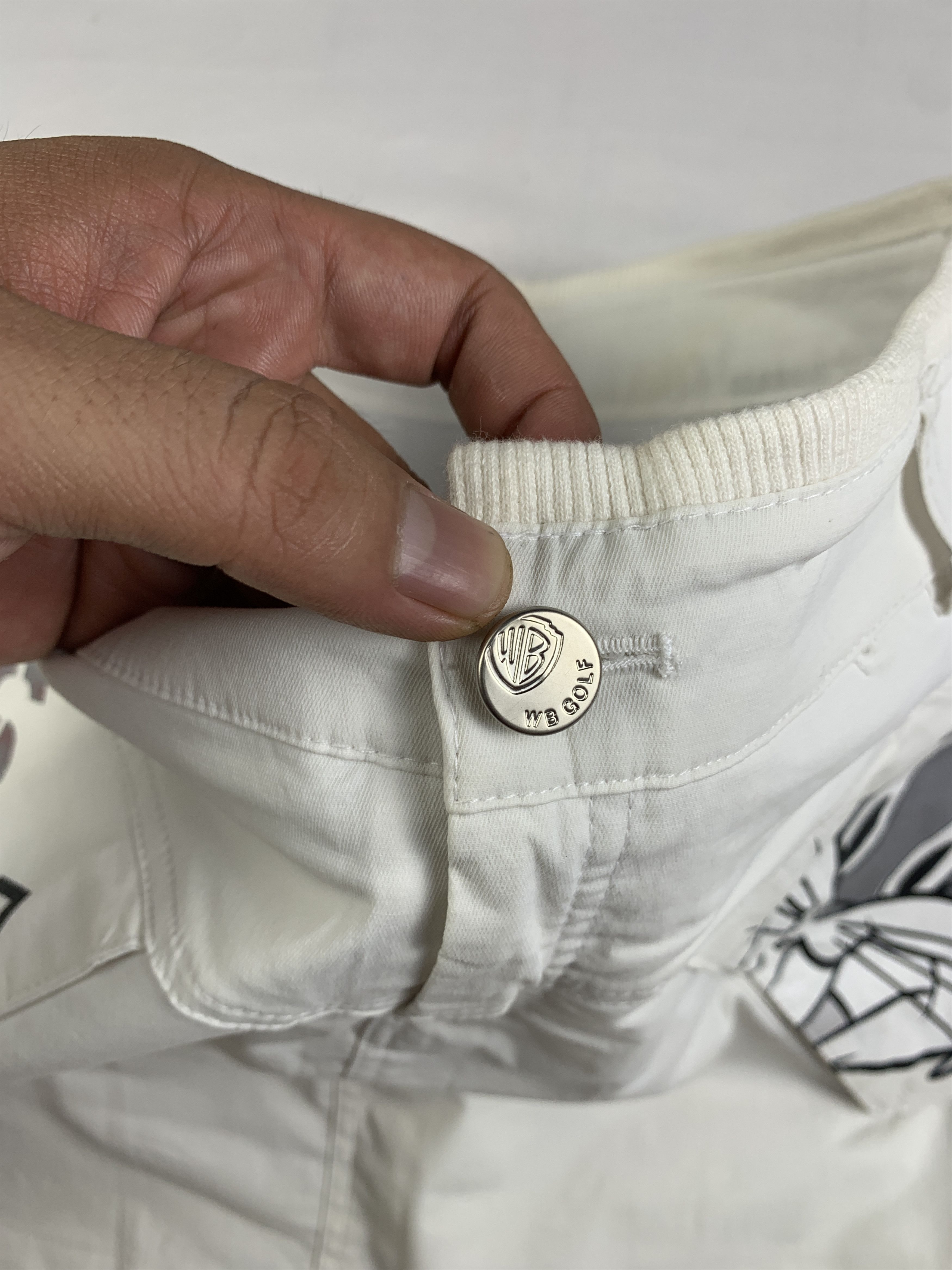 Warner Bros Warner Bros Golf Bugs Bunny White Skorts (29) Size 29" - 8 Thumbnail