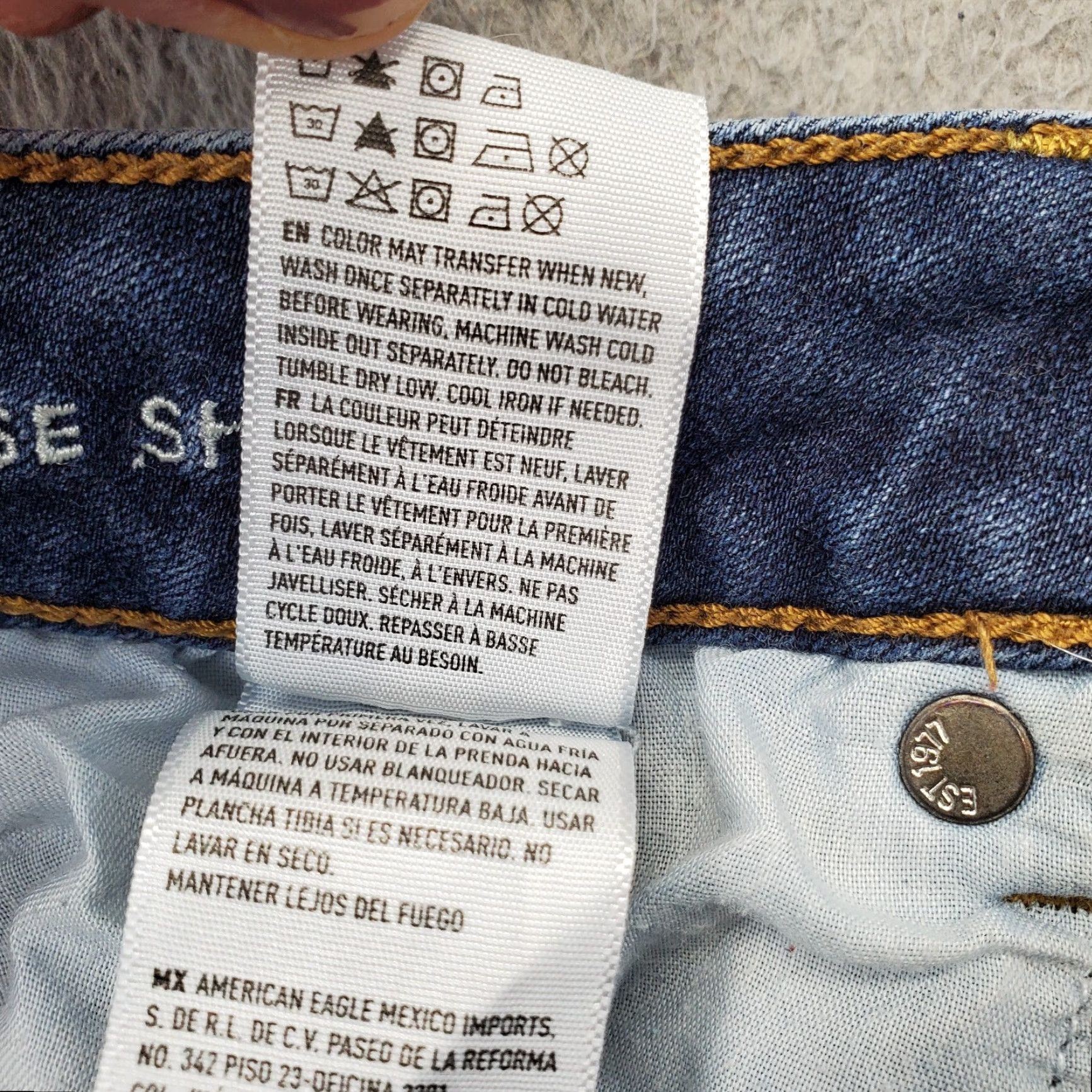 American Eagle Outfitters American Eagle Outfitters Shorts Women Size 00 Blue Denim High Rise Distressed Size 24" / US 00 / IT 34 - 8 Thumbnail