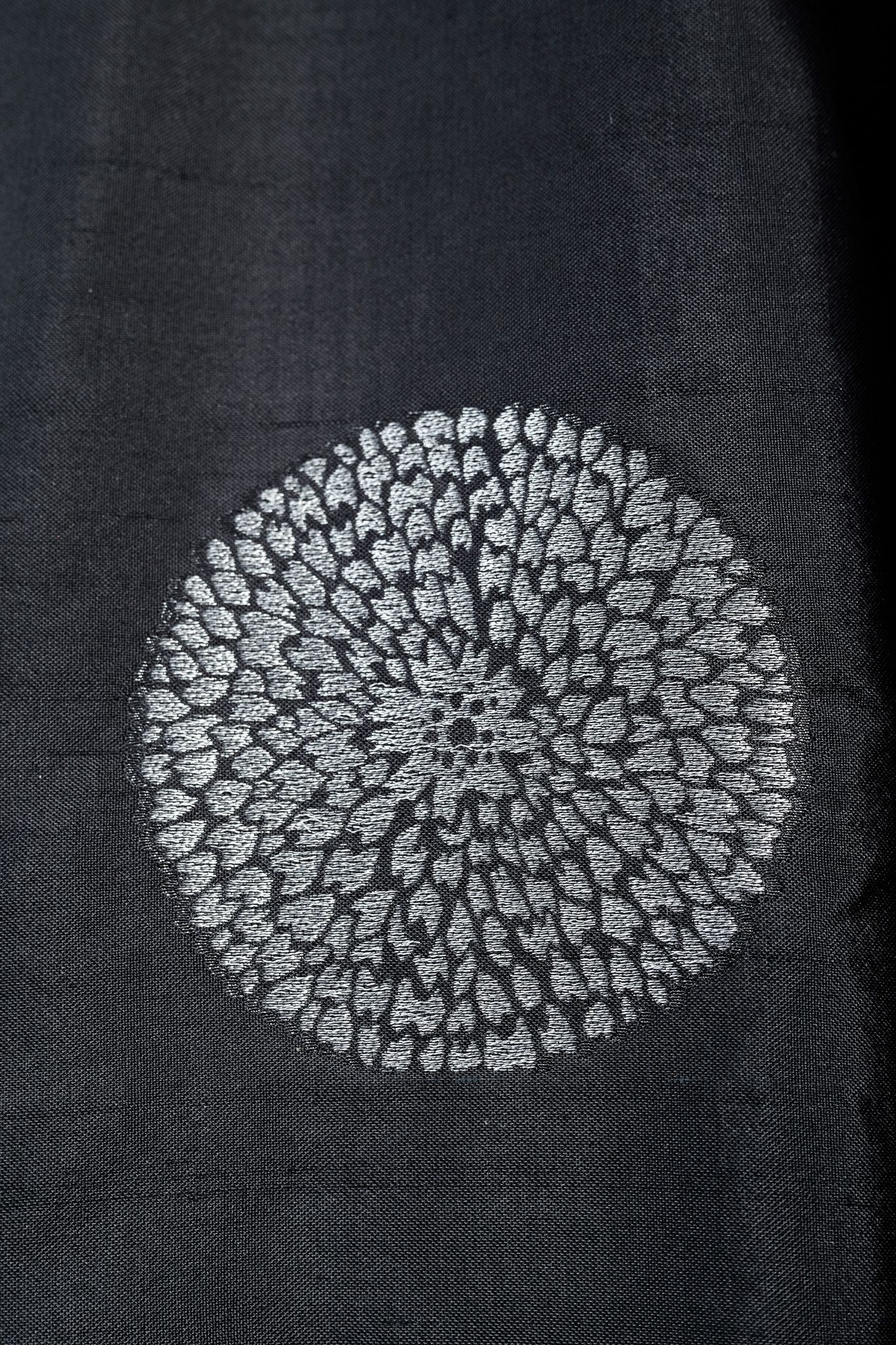 Armani Collezioni Armani Collezioni Black Shantung Mandala-Jacquard Jacket Size L / US 10 / IT 46 - 7 Thumbnail