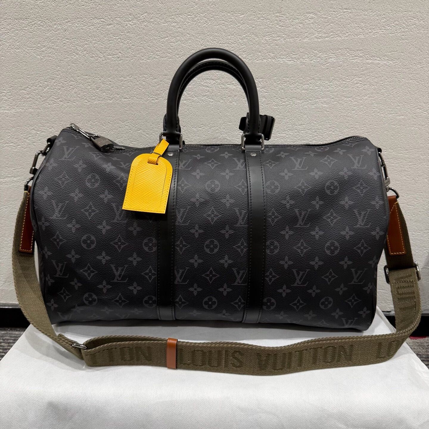 Louis Vuitton Louis Vuitton Keepall 45 Black Travel Bag Size ONE SIZE - 1 Thumbnail