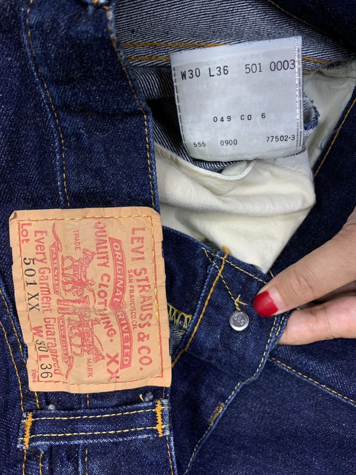 Levi's Vintage 90s Levis 501XX Big E Selvedge Raw Denim Button 555 Size US 29 - 13 Thumbnail