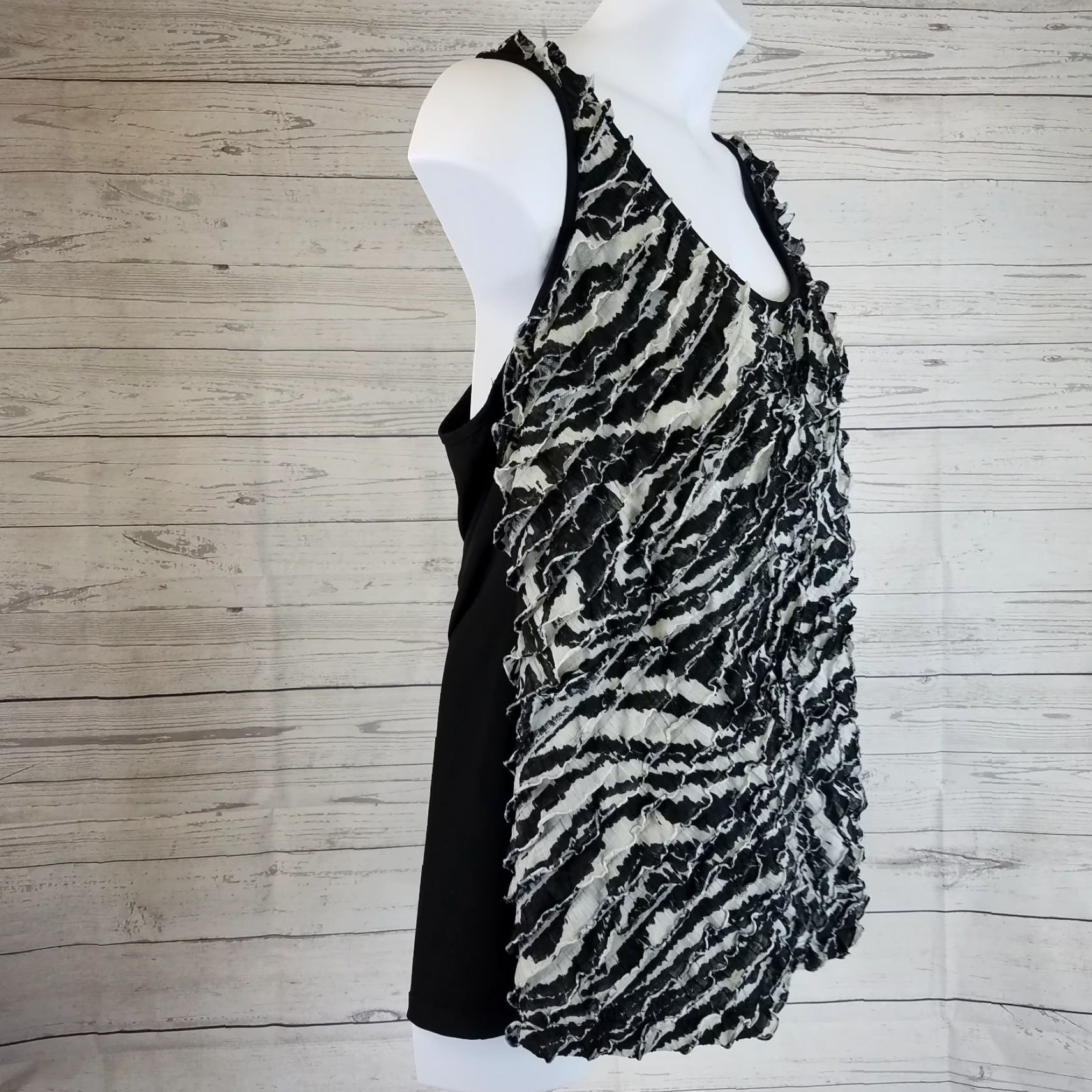 Torrid Torrid Tank Top Women Plus 2X Black White Ruffle Scoop Neck Sleeveless Size XXL / US 16-18 / IT 52-54 - 3 Thumbnail