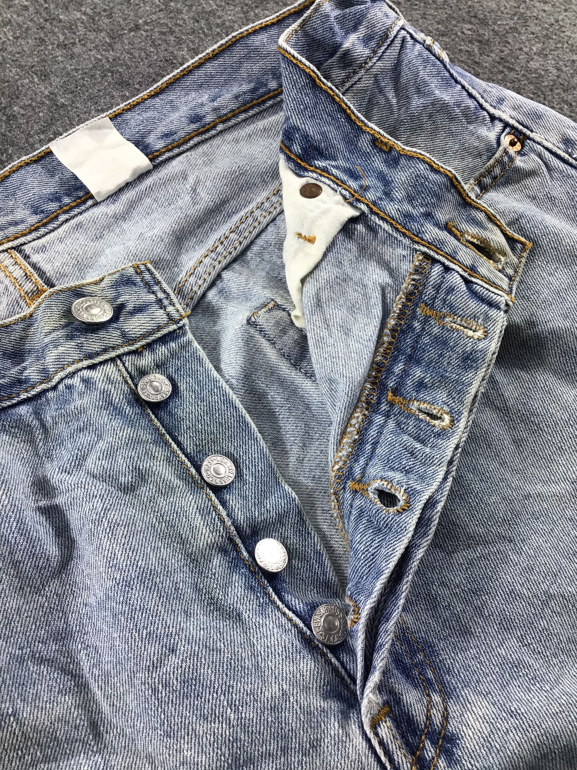 Levi's Vintage Levis 501 Jeans Levi's Faded Blue Denim -J418 Size US 35 - 8 Thumbnail