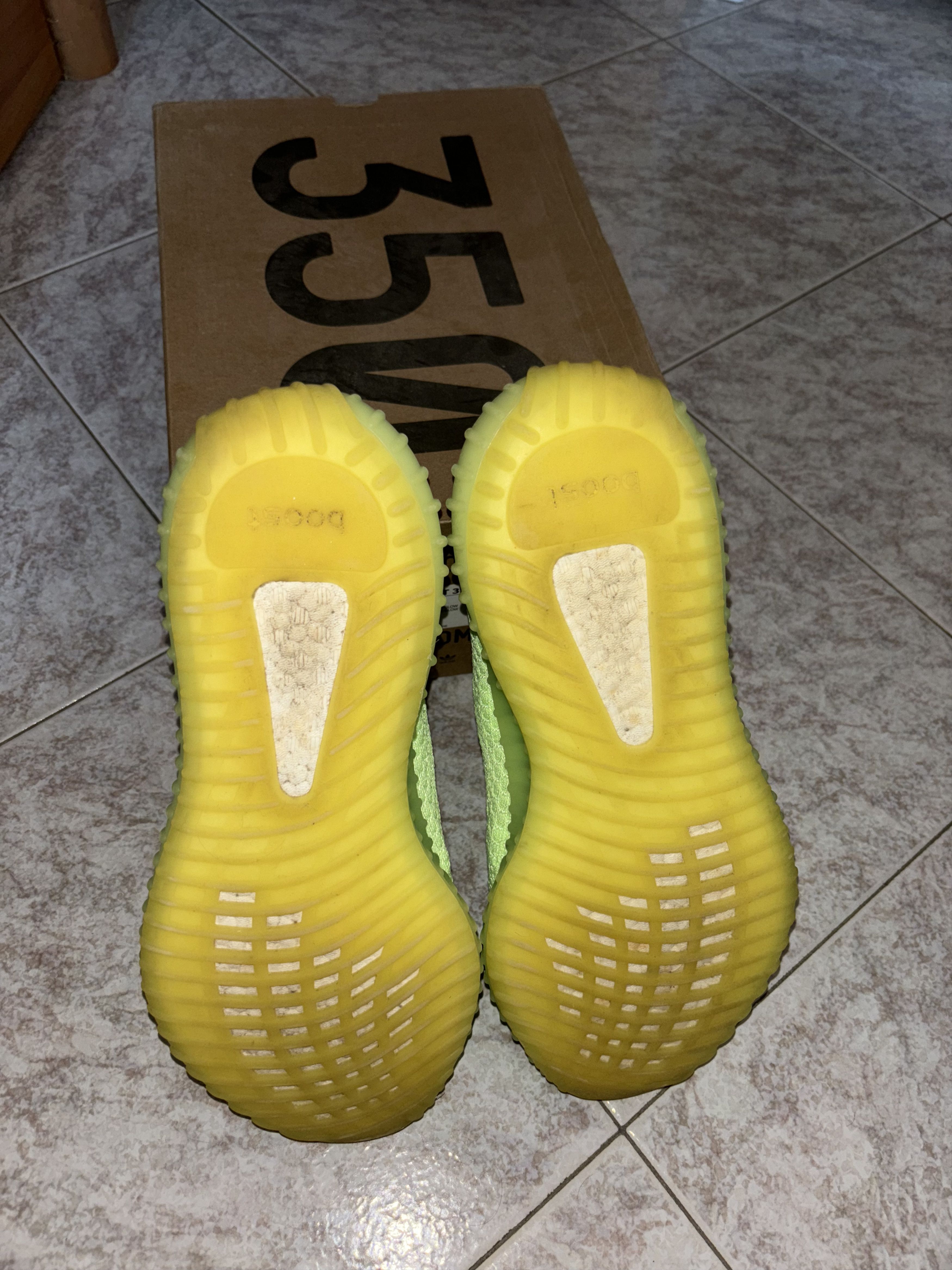 Yeezy Adidas yeezy boost 350 V2 glow in the dark Size US 9.5 / EU 42-43 - 5 Thumbnail
