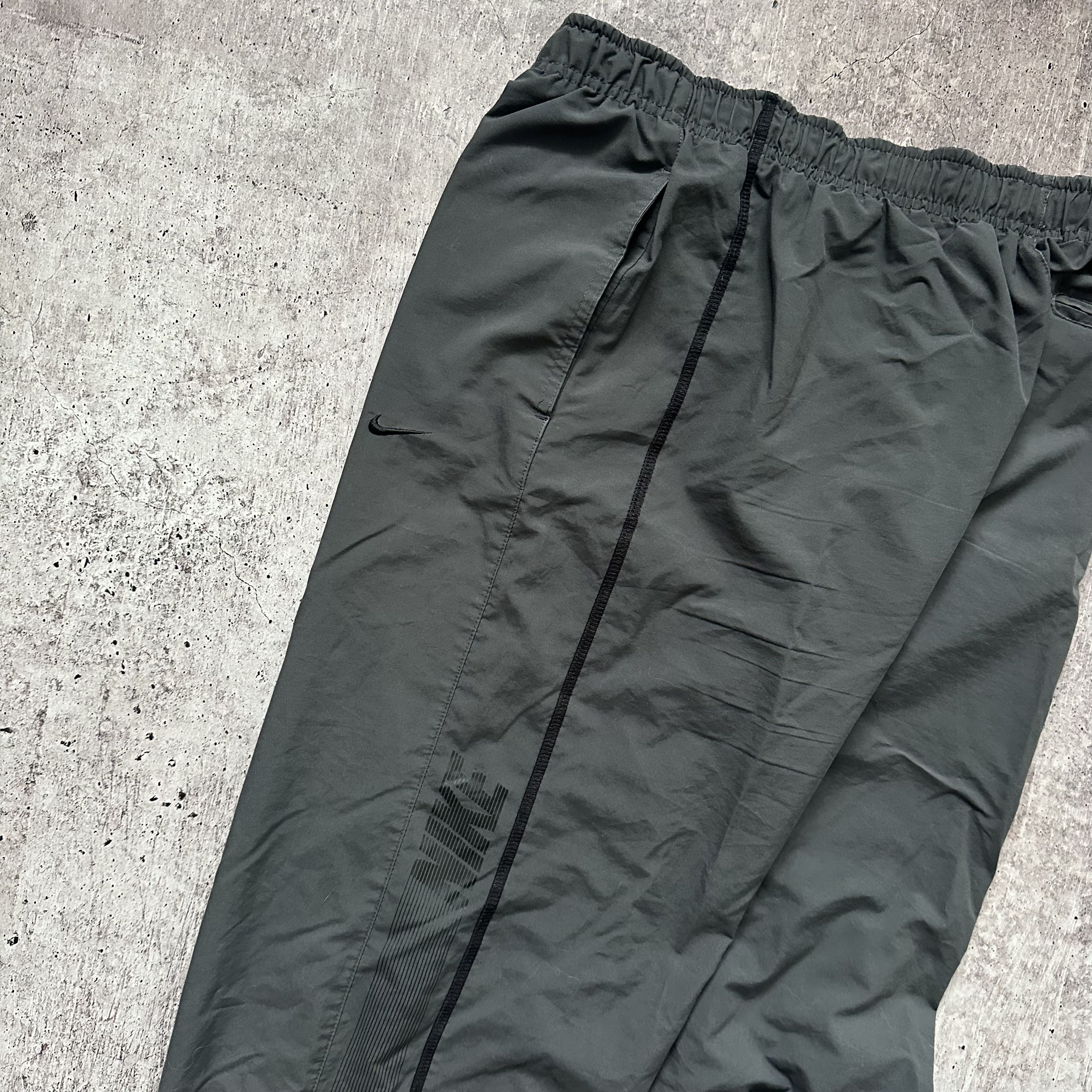 Nike Nike y2k Vintage Nylon Black Swoosh Baggy Pants Joggers Size US 34 / EU 50 - 2 Thumbnail