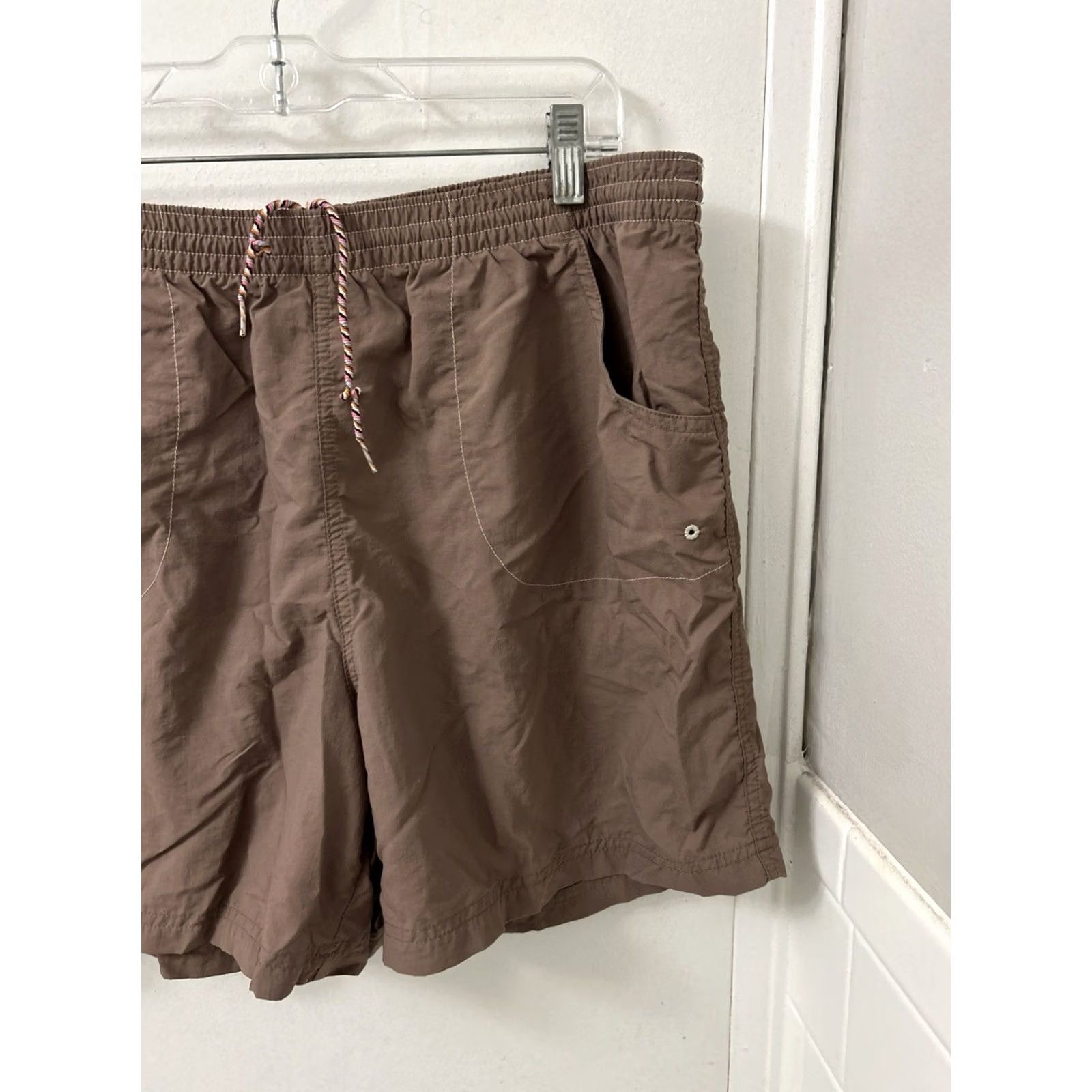 Vintage Columbia Womens Shorts Brown 5" Inseam Pockets Nylon Hiking Activewear Casual Travel Size 36" / US 14 / IT 50 - 3 Thumbnail