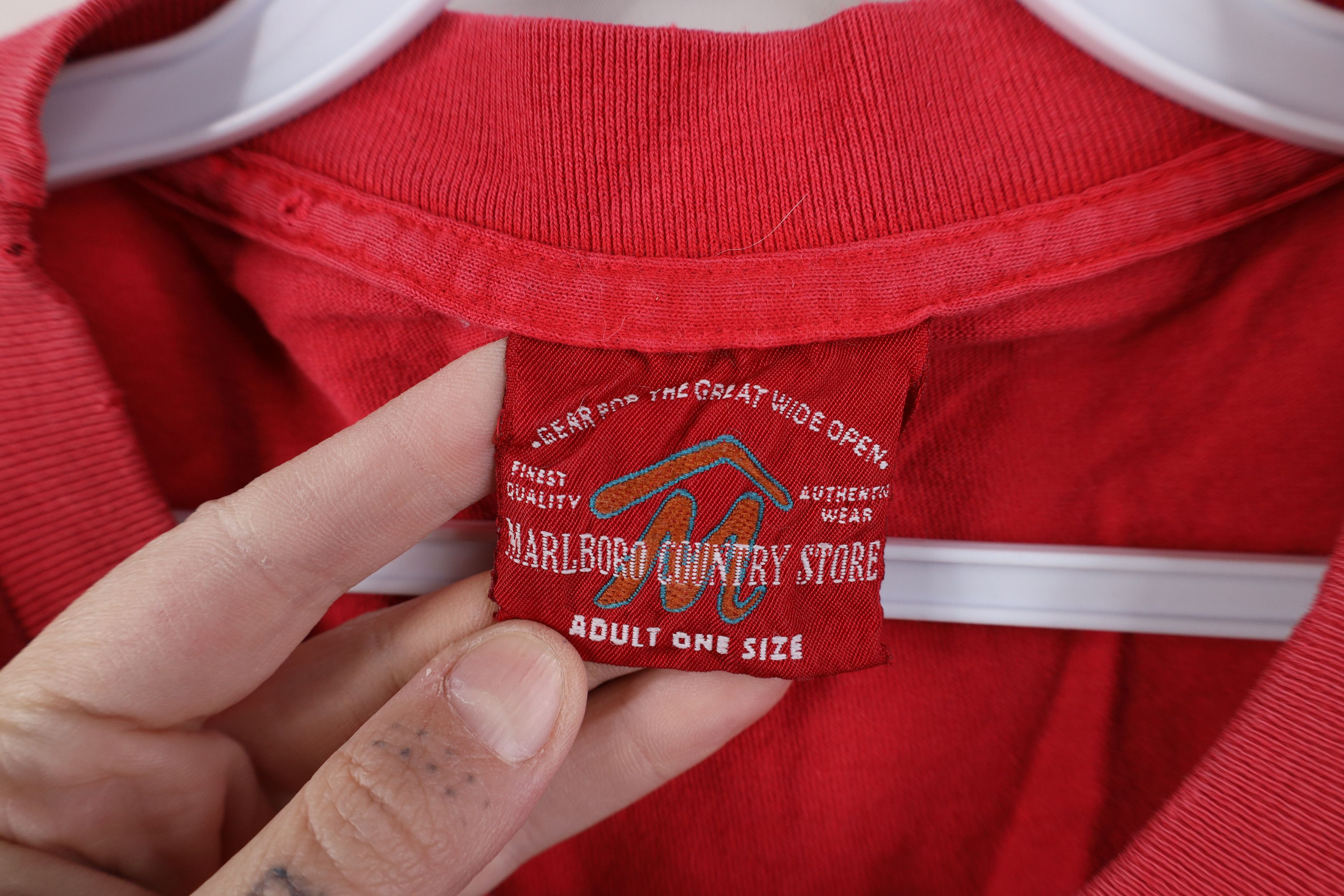 Marlboro Vintage 90s Marlboro Spell Country Store Pocket T-Shirt USA Size US L / EU 52-54 / 3 - 9 Thumbnail