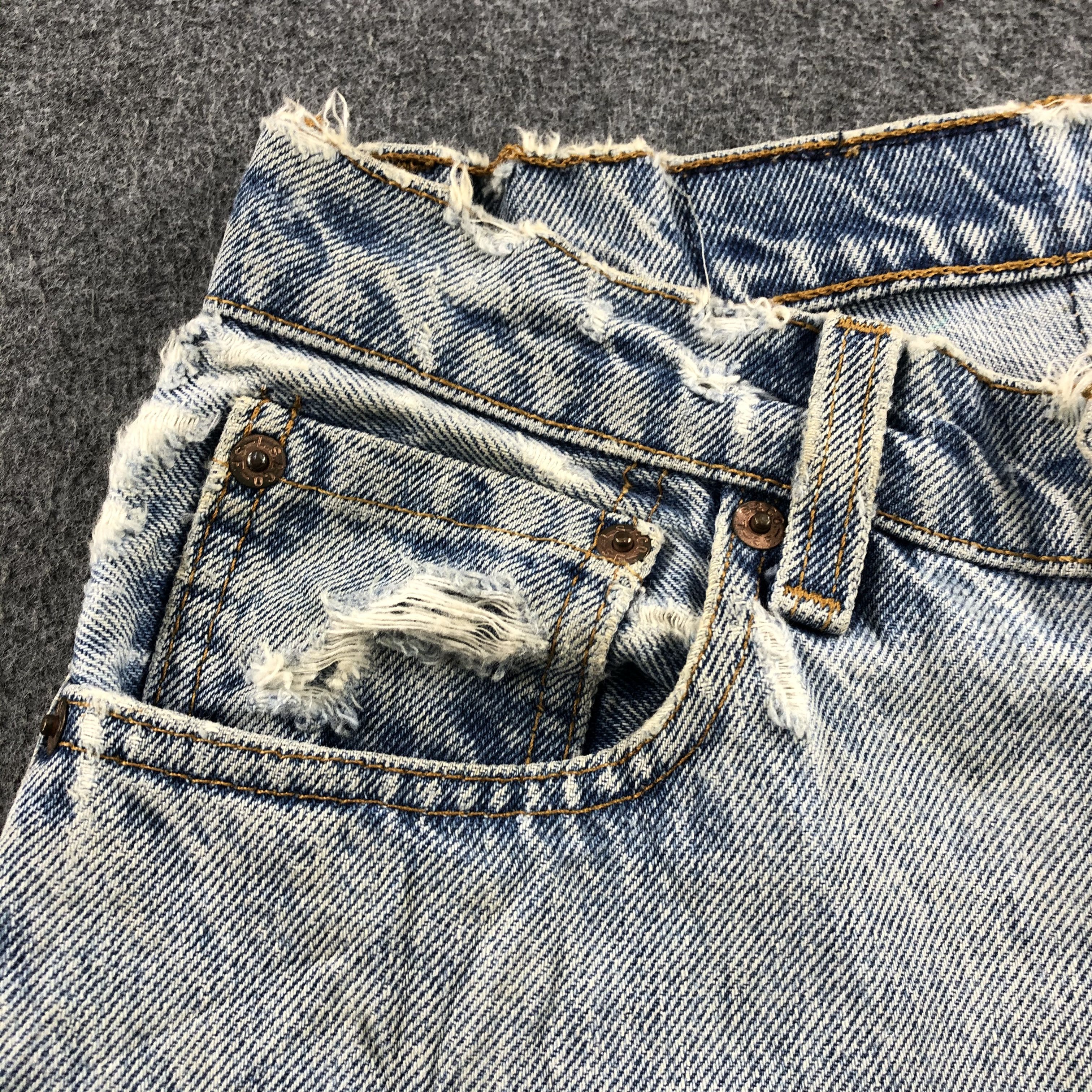 Levi's Vintage 90s Light Wash Levis 560 Jeans-J2043 Size US 28 / EU 44 - 18 Thumbnail