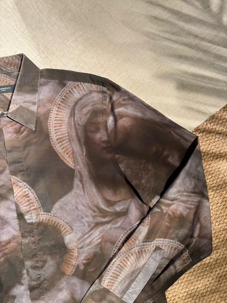 Givenchy Givenchy size 41 Classic gothic Virgin and Child print cas Size US L / EU 52-54 / 3 - 5 Thumbnail