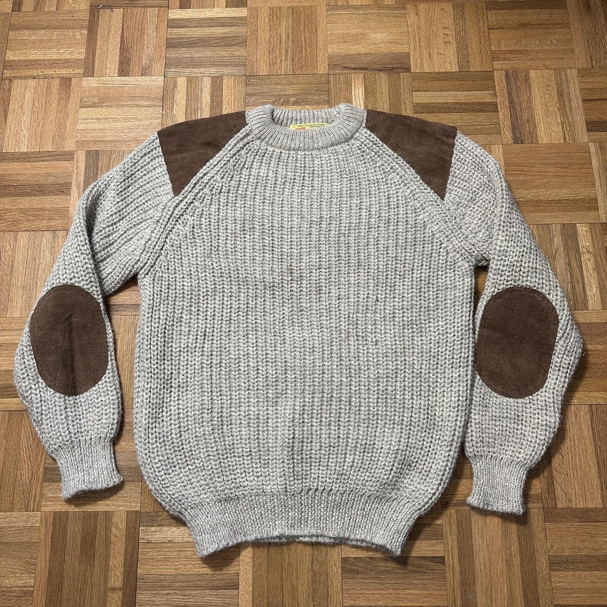 Vintage Vintage Highland Club wool sweater Size US L / EU 52-54 / 3 - 1 Thumbnail