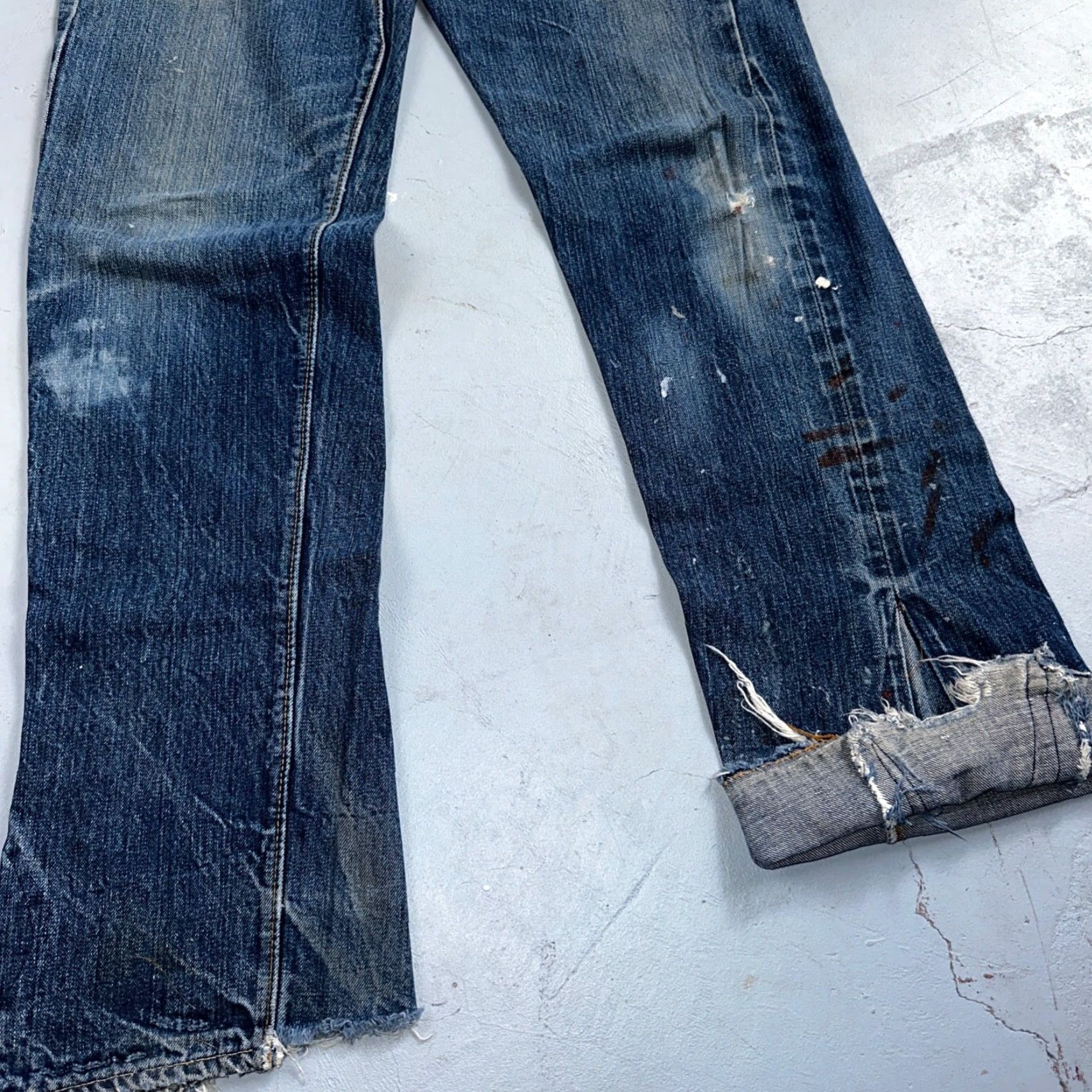 Levi's VINTAGE Levis 501 VTG 70s SS Redline Selvedge Jeans XX Thrashed Boot Cut Act 30x31 Size US 30 / EU 46 - 3 Thumbnail