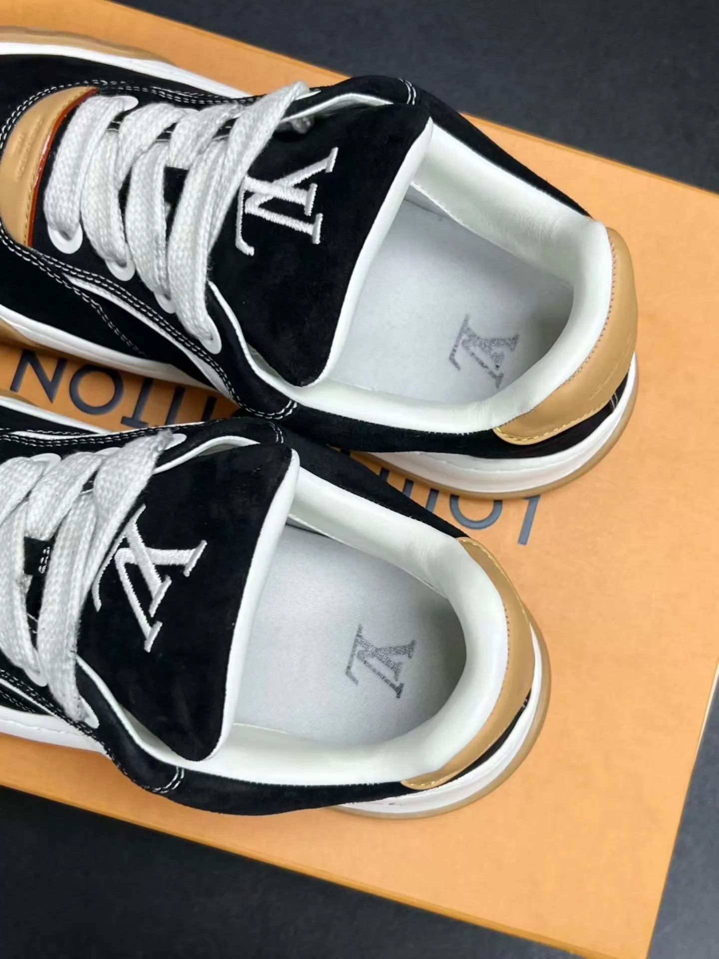 Louis Vuitton LV Tilted Biscuit Suede Sneakers Black UK7.5 Mint Size US 8.5 / EU 41-42 - 4 Thumbnail