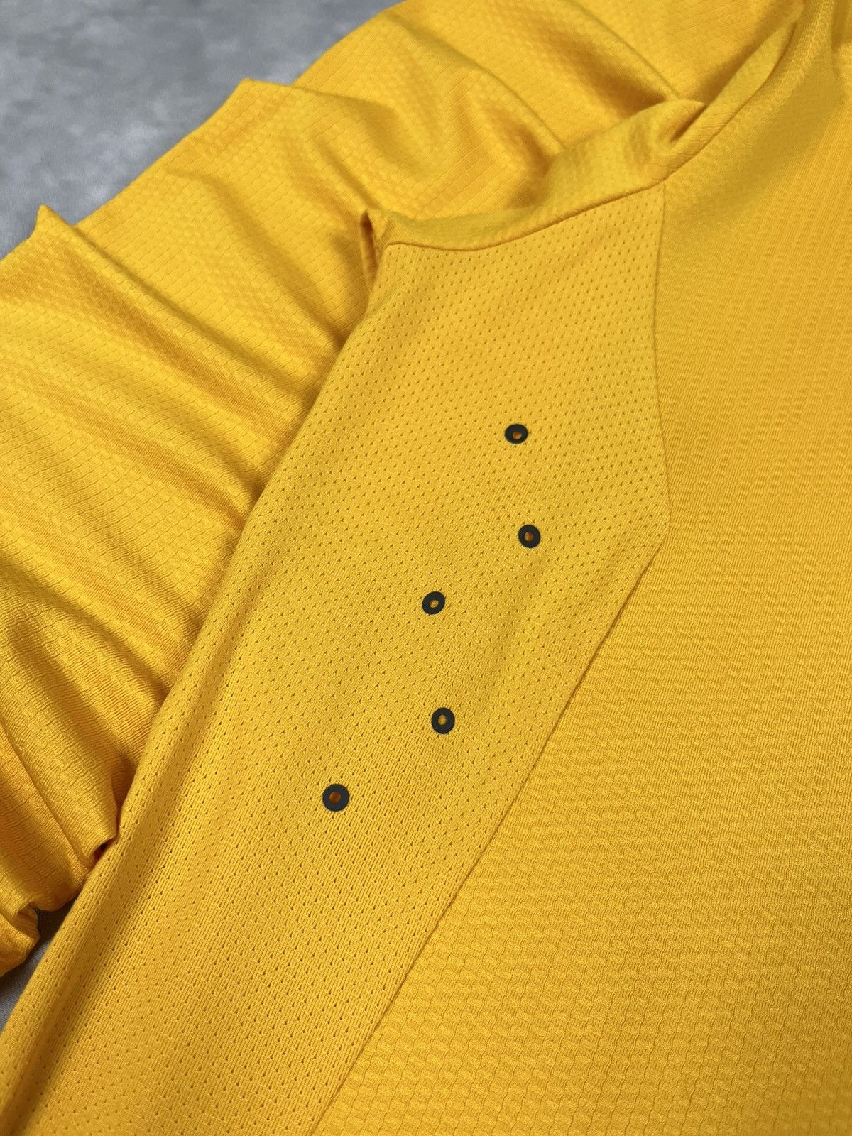 Castore Castore Wolves Pro Training Longsleeve Yellow M (2022-2023) Size US M / EU 48-50 / 2 - 9 Thumbnail