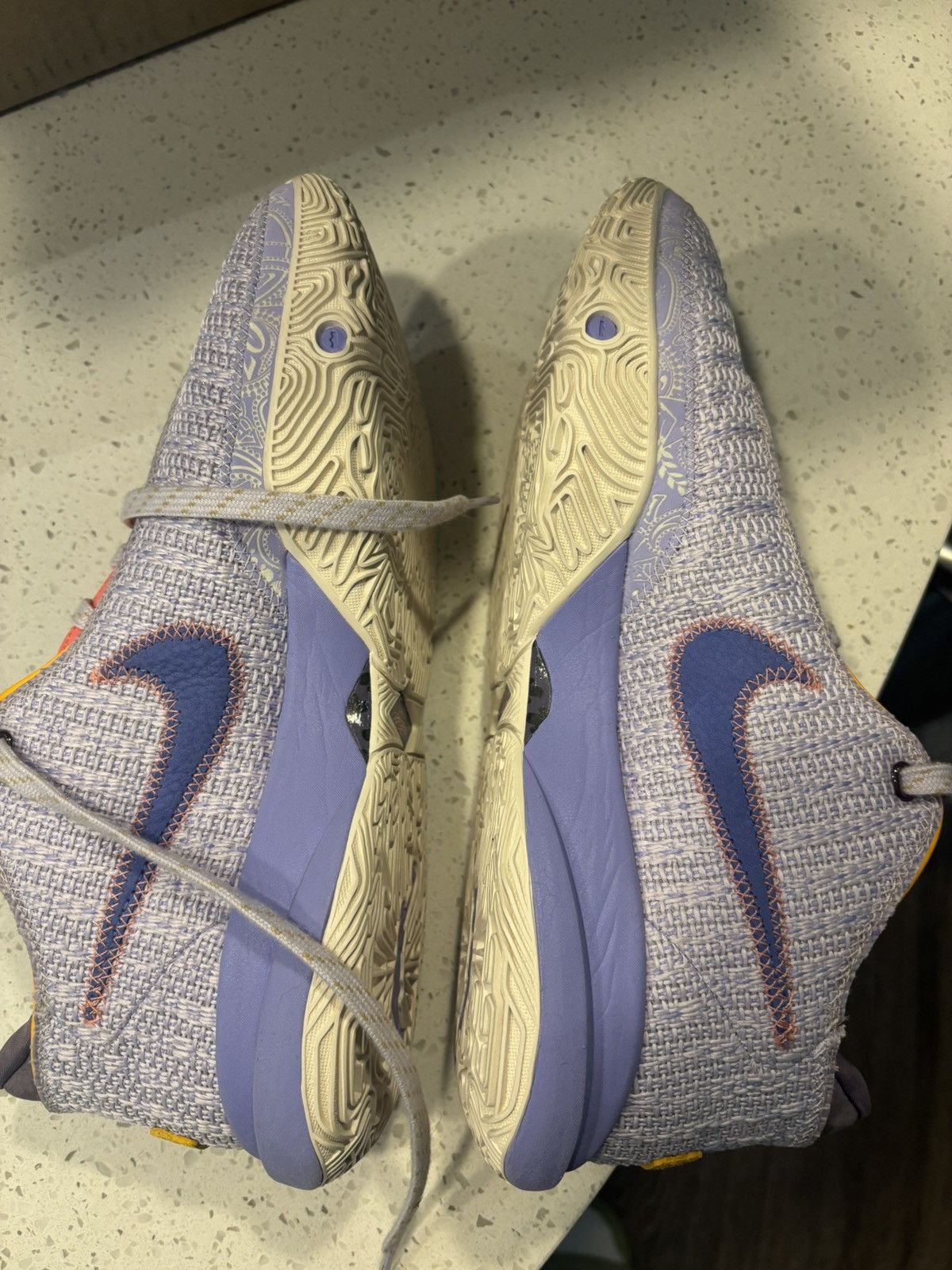 Nike Nike LeBron 20 Violet Frost Size US 11 / EU 44 - 2 Thumbnail