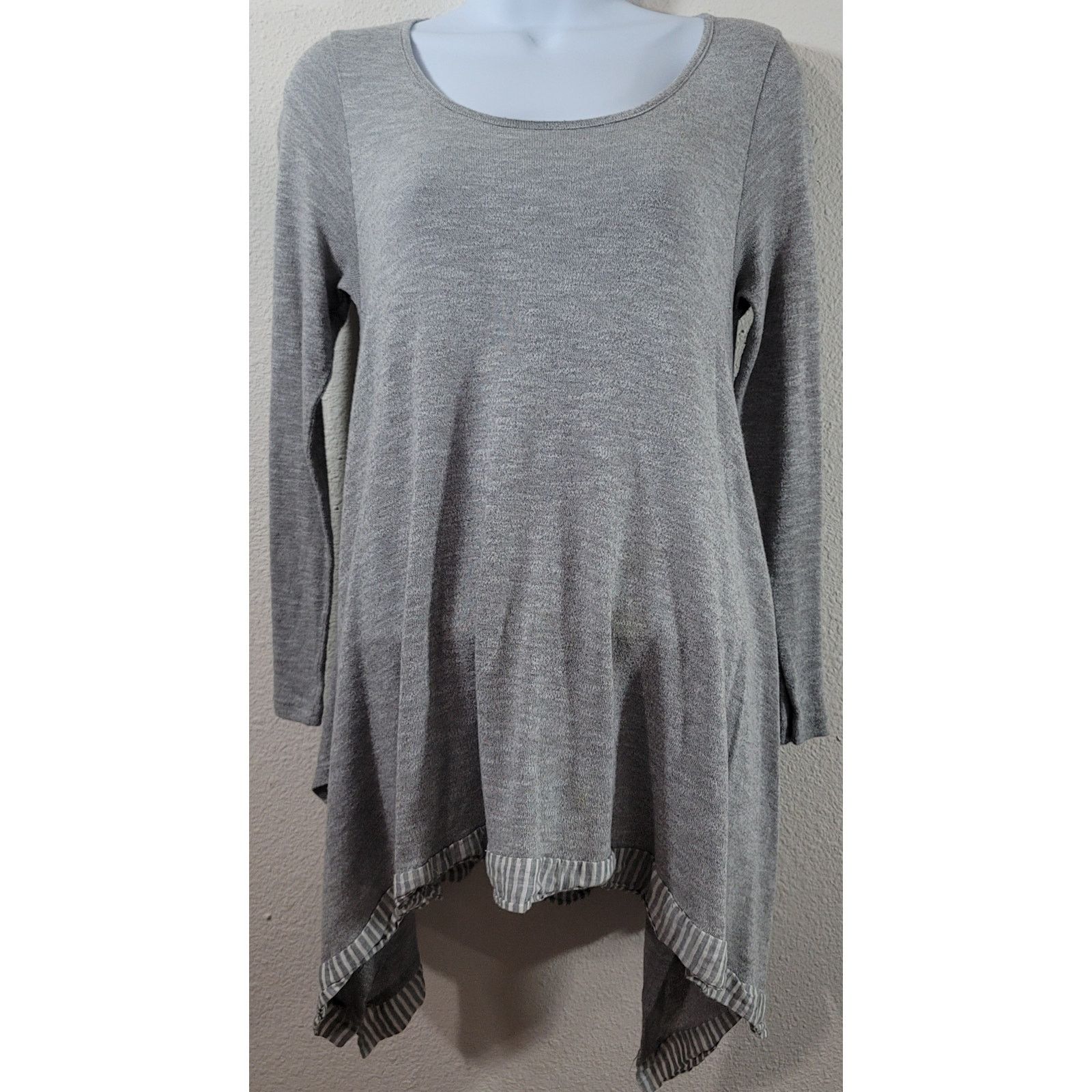 Other Easel Gray Heathered Shark Bite Hem Top Small Lightweight Size S / US 4 / IT 40 - 1 Thumbnail