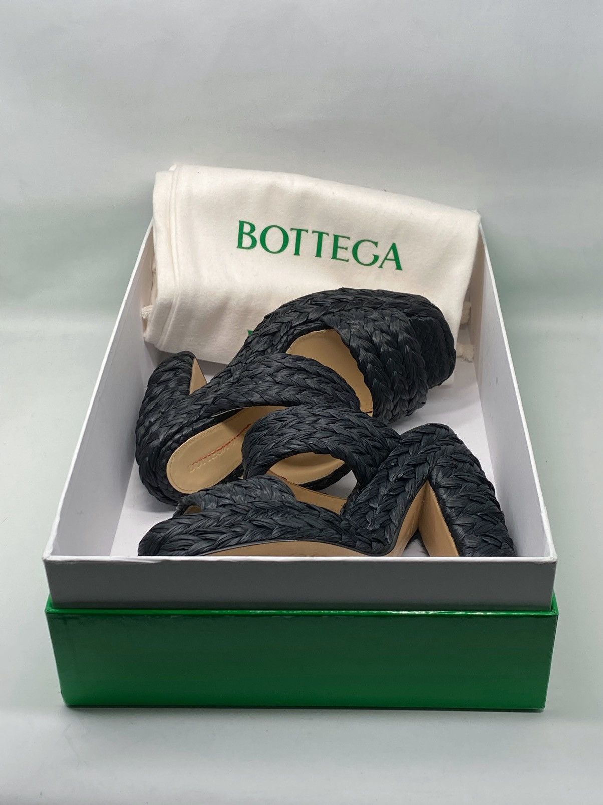 Bottega Veneta Bottega Veneta Weave Black Raffia Platform Sandals size 37 Size US 7 / IT 37 - 11 Thumbnail