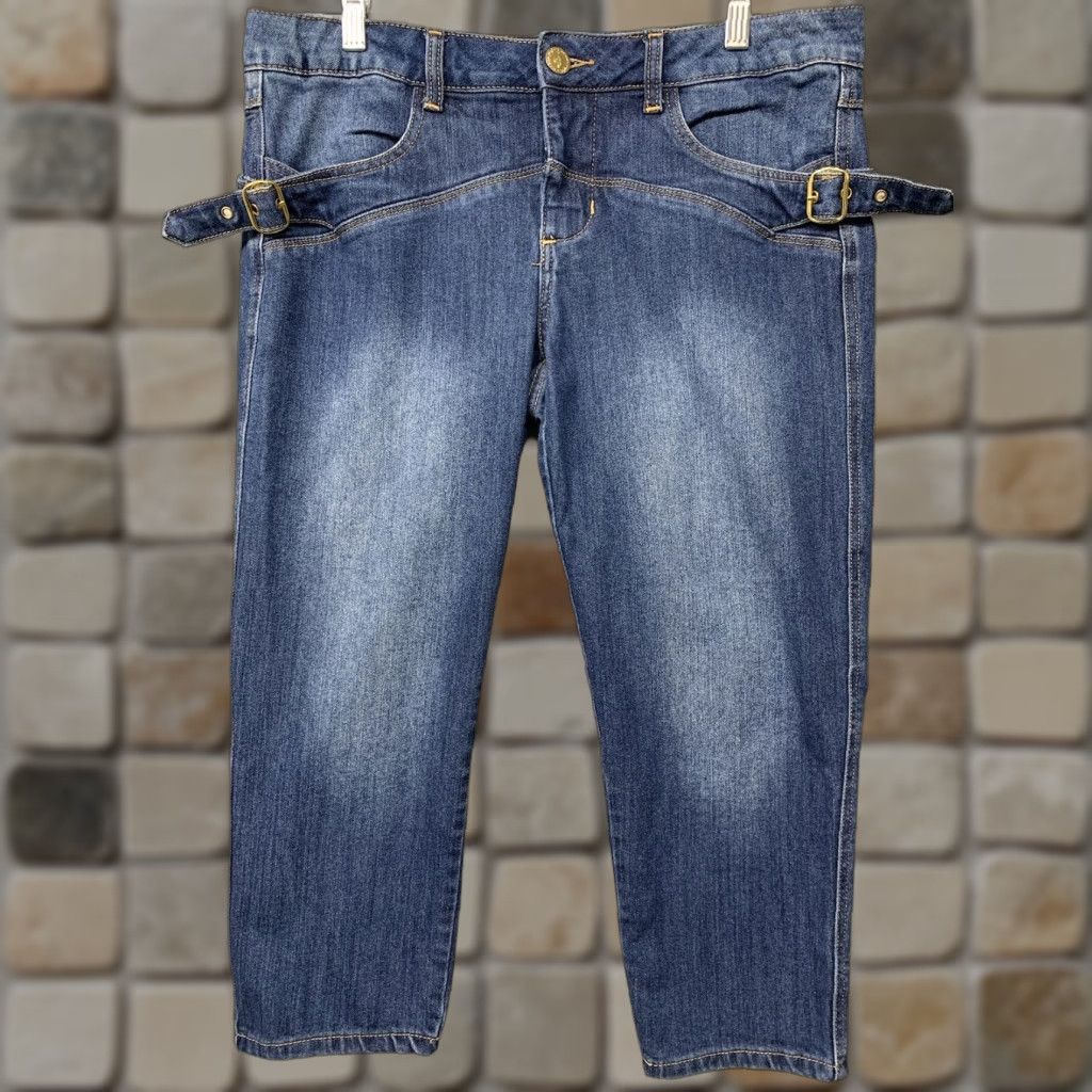 Vintage Phat Fashions Denim Capris Women’s Size 11 Blue Stretch Buckles Silver Label Capris Women’s Size 11 Blue Stretch Buckles Silver Label Size ONE SIZE - 1 Thumbnail