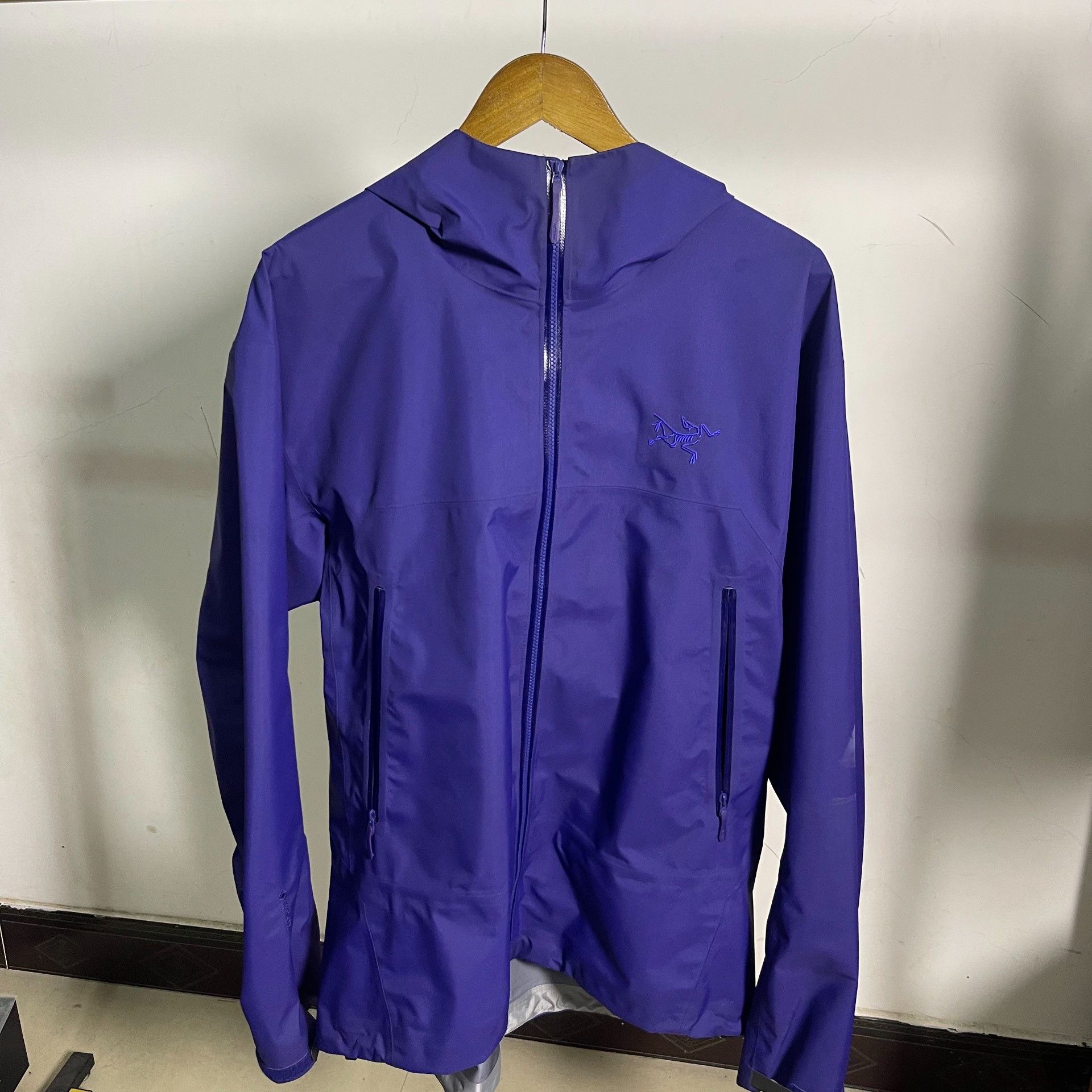 Arc'teryx Arcteryx Beta Jacket Men's Purple Size US M / EU 48-50 / 2 - 1 Thumbnail