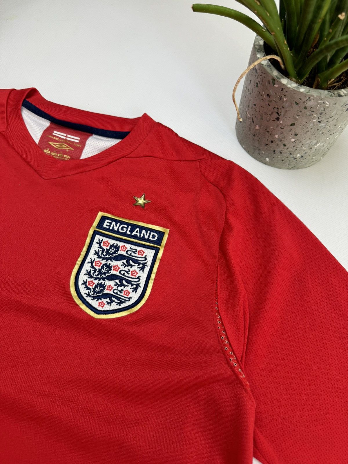 Umbro Rare vintage England umbro soccer jersey 2006-2008 Size US M / EU 48-50 / 2 - 5 Thumbnail