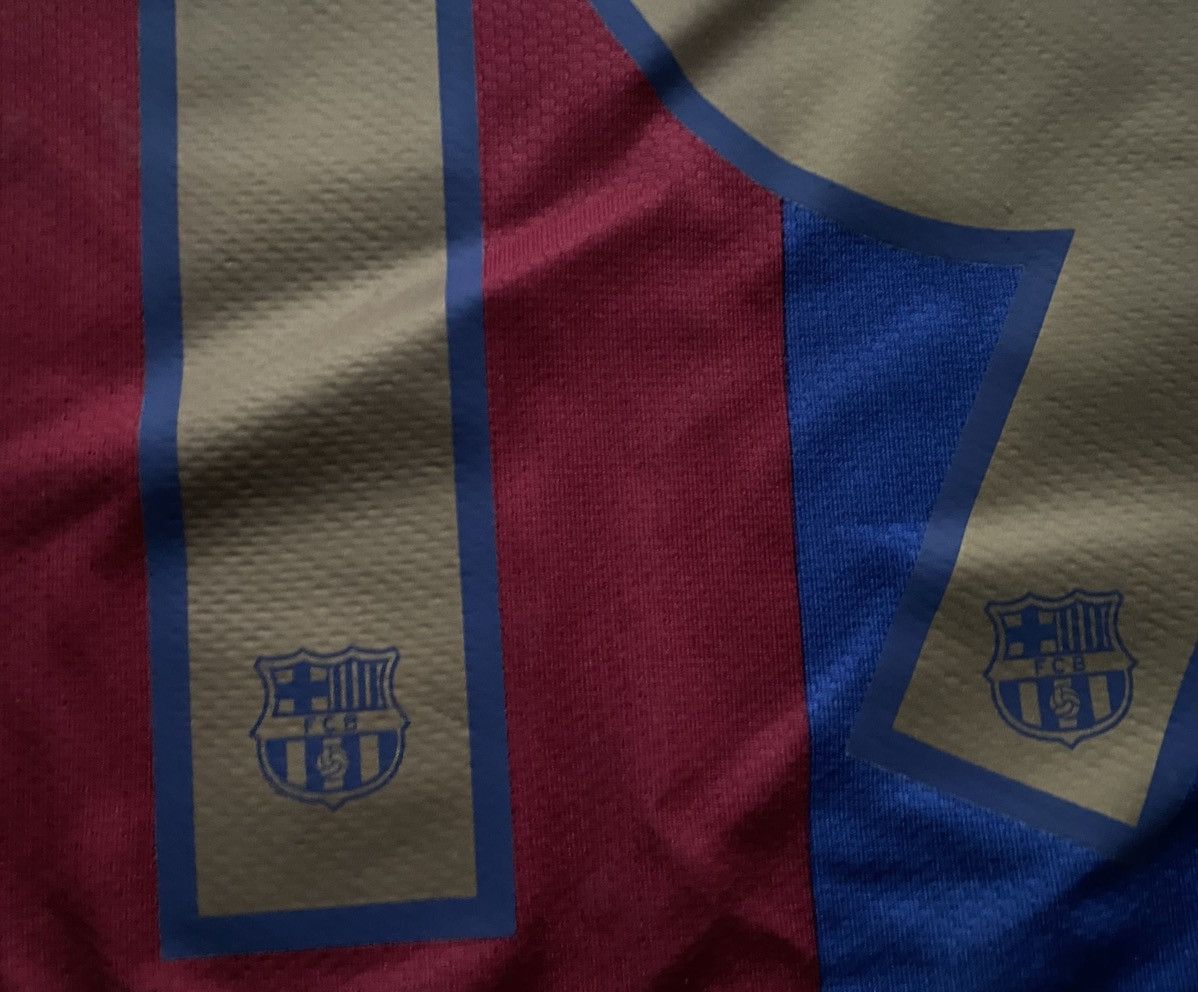Vintage Messi 2006-2007 Kit F.C Barcelona #19 (Like New) Size US M / EU 48-50 / 2 - 22 Thumbnail