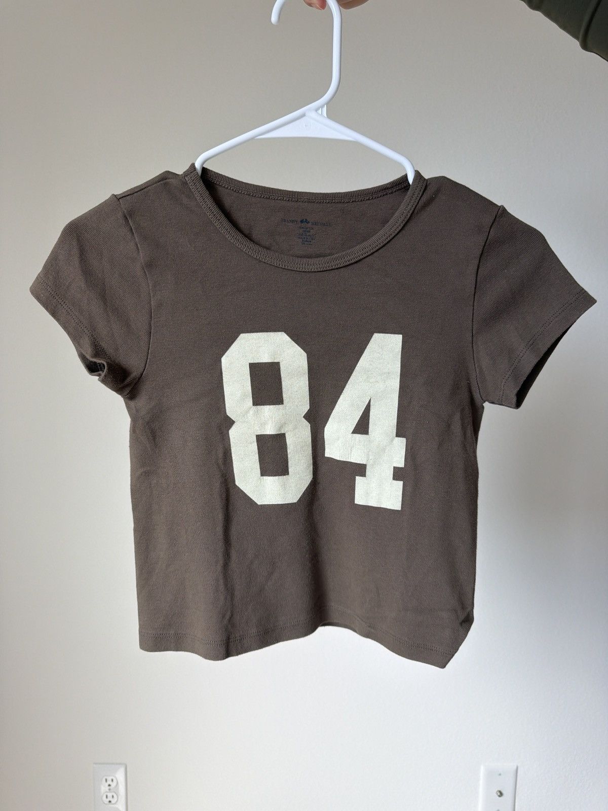 Brandy Melville Brandy Melville brown “84” crop top Size ONE SIZE - 1 Thumbnail