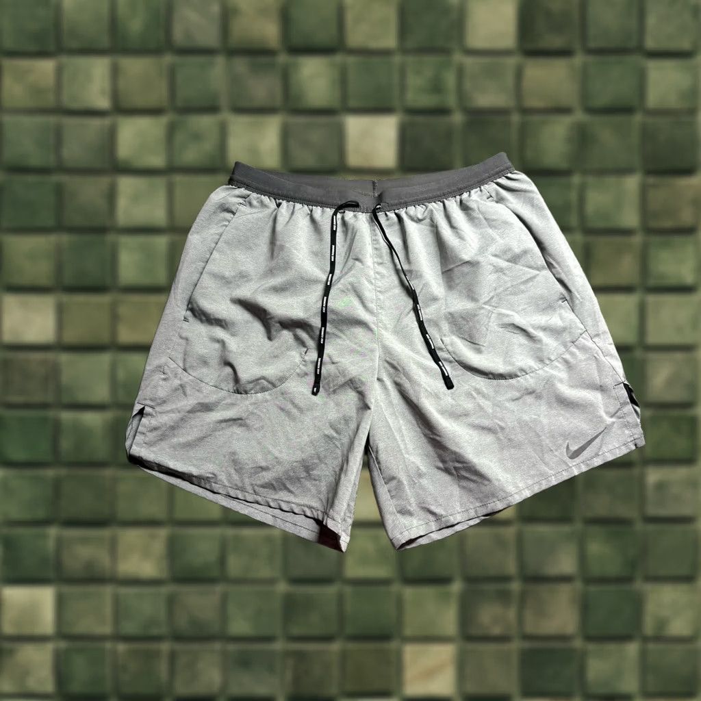 Nike Nike Flex Stride Running Shorts Mens Large Gray 5" CJ5467 Size US 33 - 1 Thumbnail