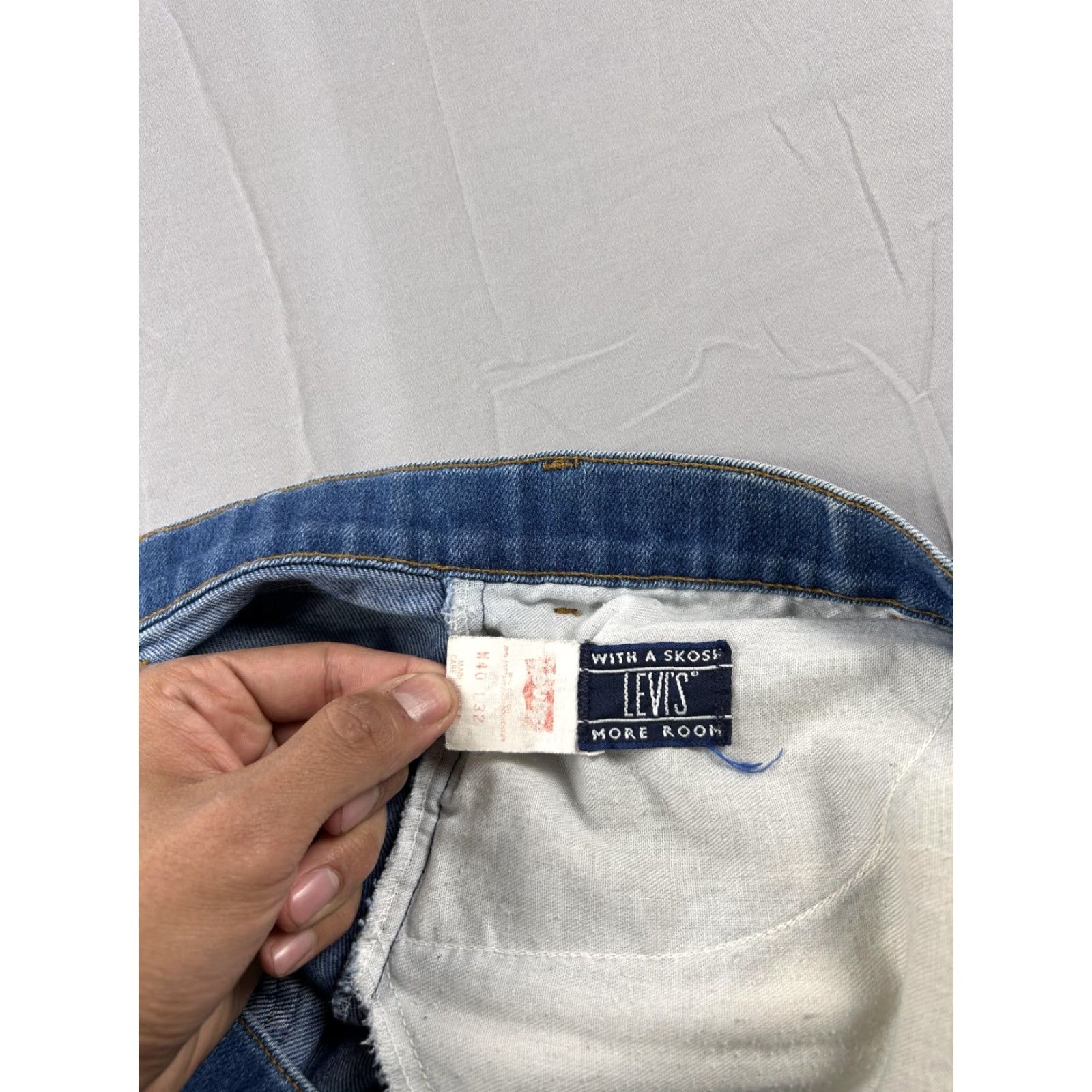 Levi's VINTAGE Levi's Jeans Mens 38X31 Blue Denim Relaxed Boot Cut 90s USA Black Tab Size US 38 / EU 54 - 3 Thumbnail