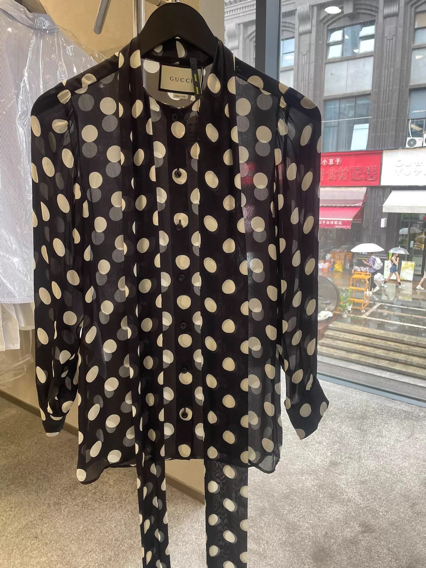 Gucci Gucci Polka Dot Shirt Size 38 Excellent Condition Size XS / US 0-2 / IT 36-38 - 1 Thumbnail