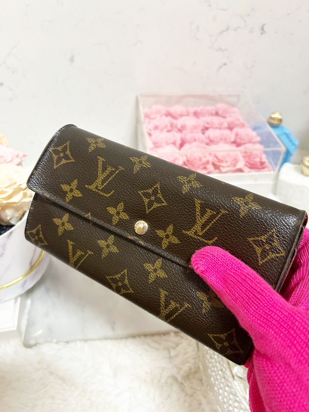 Louis Vuitton Authentic Louis Vuitton Classic Monogram Vintage Sara Wallet Size ONE SIZE - 2 Thumbnail