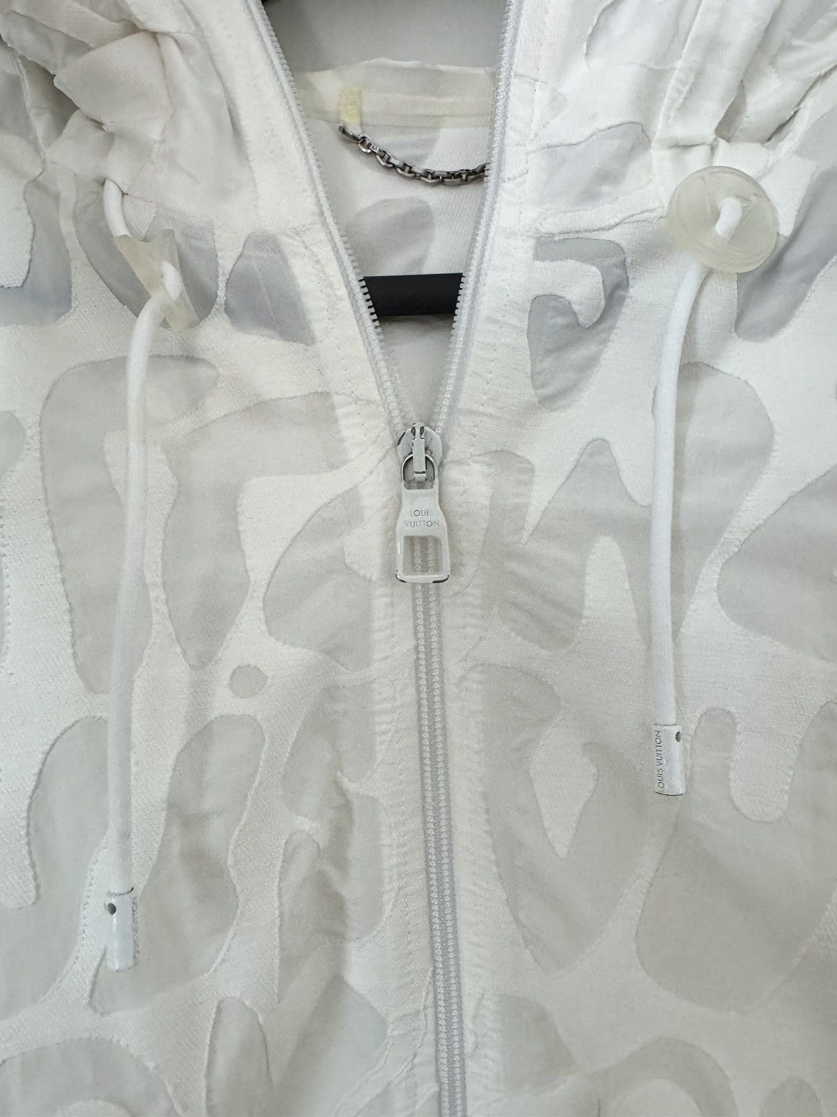 Louis Vuitton Louis Vuitton White Spellout Windbreaker Jacket – Size L Size US L / EU 52-54 / 3 - 3 Thumbnail