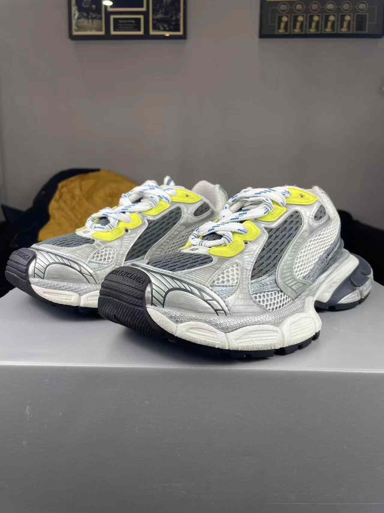 Balenciaga Balenciaga Gray Lowtop Sneakers XXXL Men Size US 10 / EU 43 - 1 Thumbnail