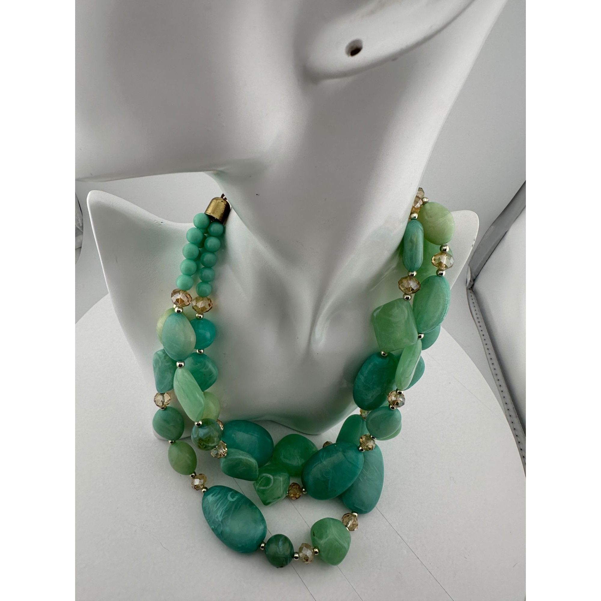 Other Vintage Beautiful Women's Chunky Three Strand Beaded Necklac Size ONE SIZE - 10 Thumbnail