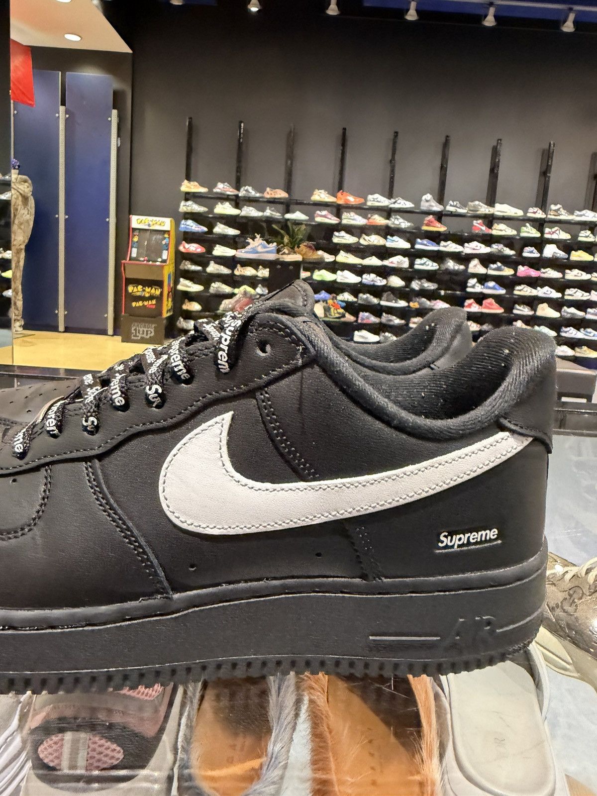 Supreme Size 9.5 - Supreme Air Force Low Black Size US 9.5 / EU 42-43 - 5 Thumbnail