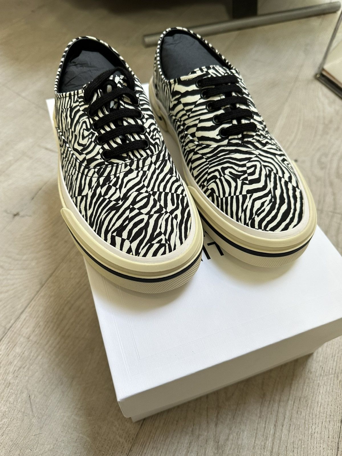 Celine New Elliot zebra printed canvas sneakers Size US 9 / EU 42 - 2 Thumbnail