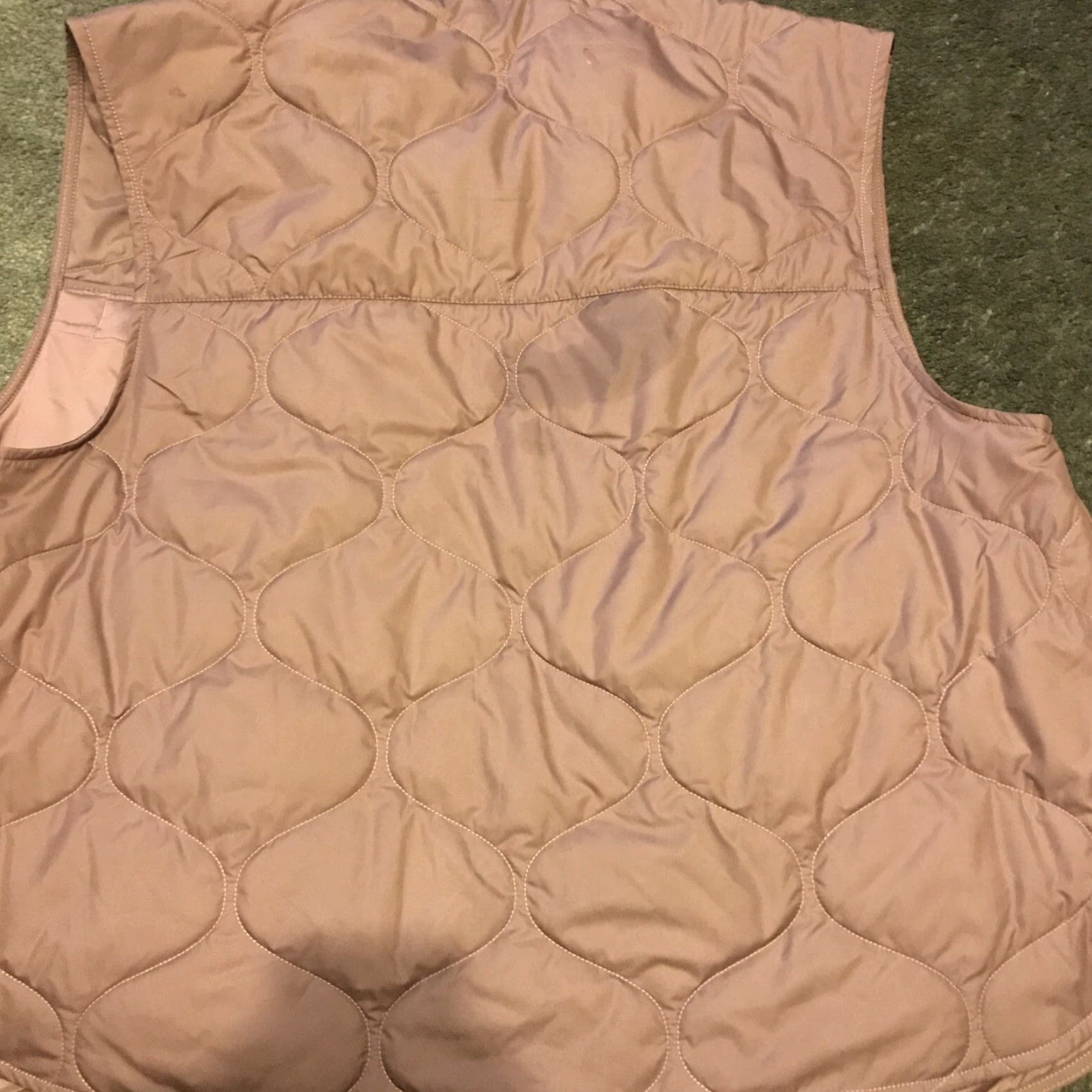 Nike Nike Quilted Vest Womens M Pink Nylon Polyamide Solid Button Vest Unisex Adults Fall Spring Winter Sports Size M / US 6-8 / IT 42-44 - 5 Thumbnail